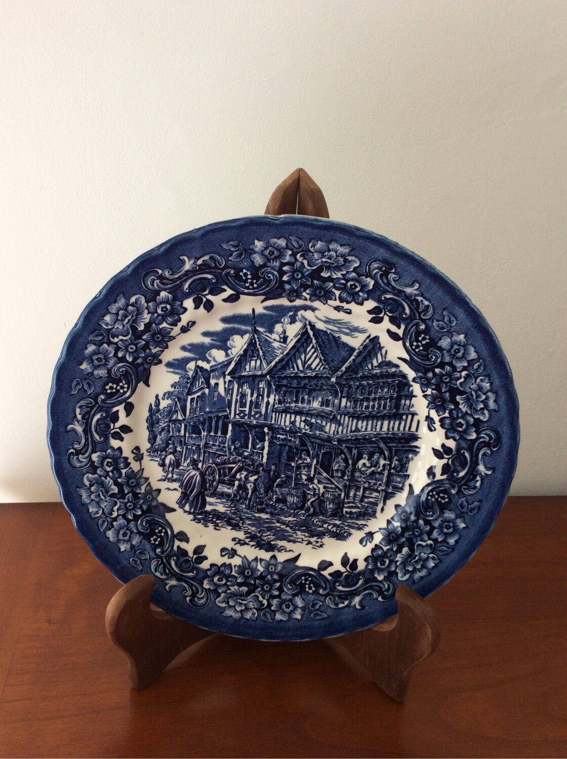 Assiette Royal Tudor Ware Hand engraver by WN Mellor Made in England