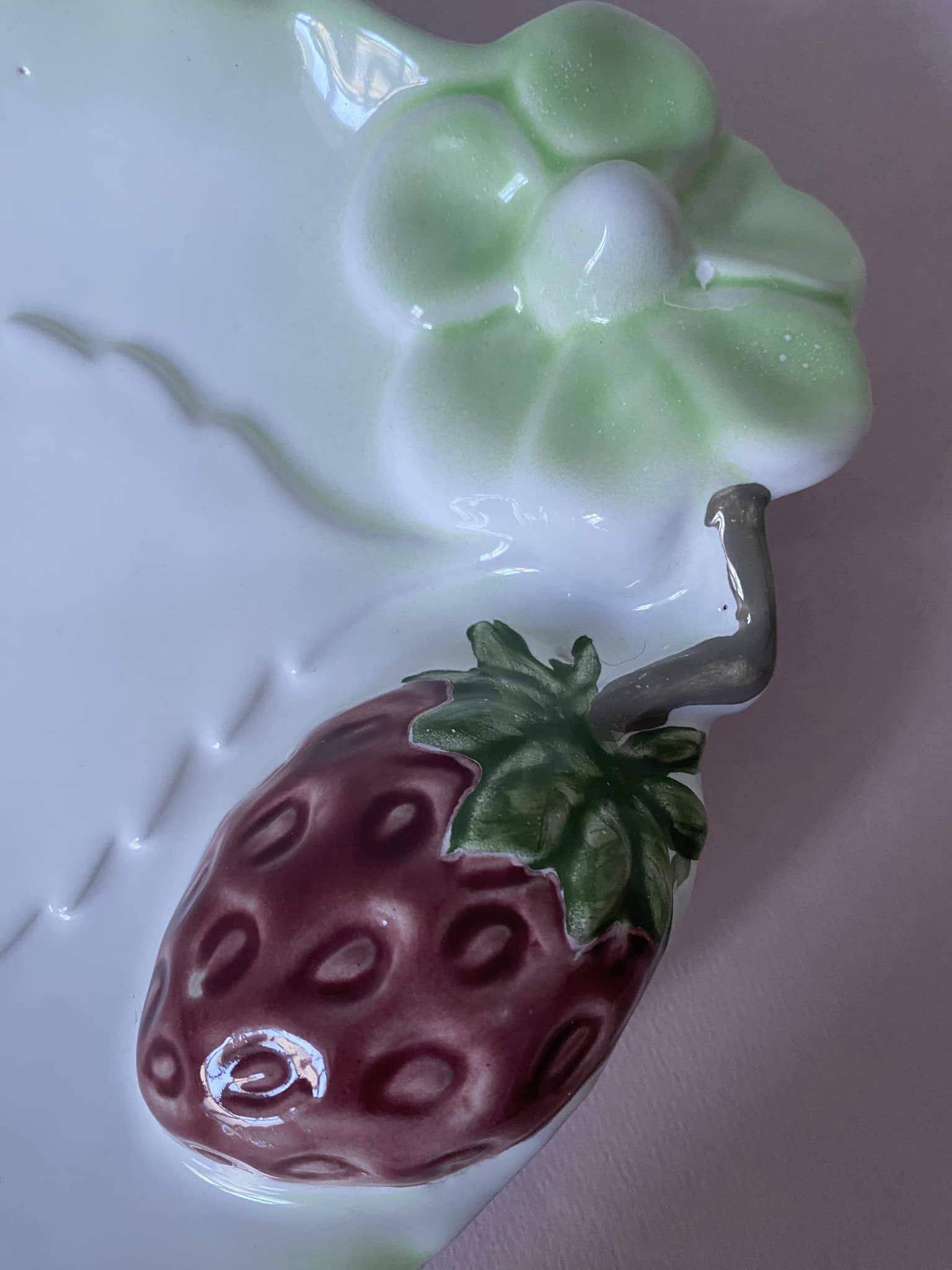 Slip-shaped dish made in Italy. Flower and strawberry motifs.