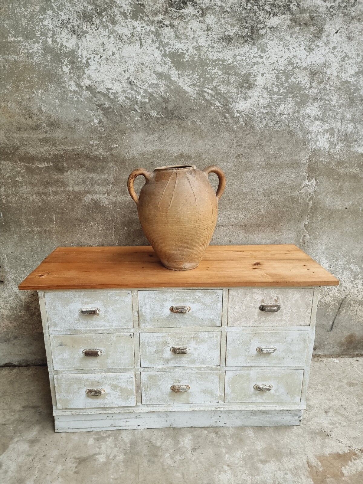 Chest of drawers