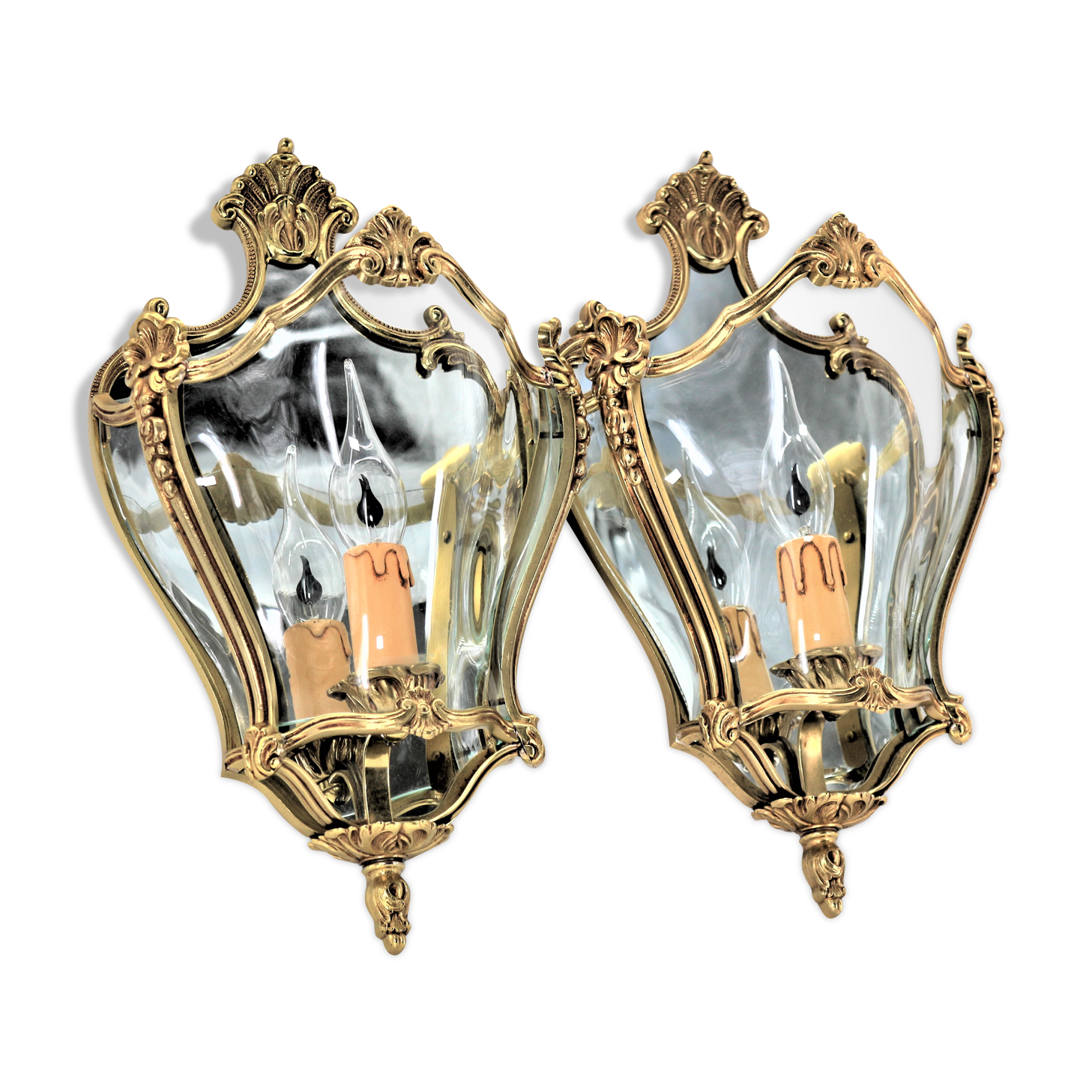 Pair of Louis XV style appliques in solid bronze & curved glass
