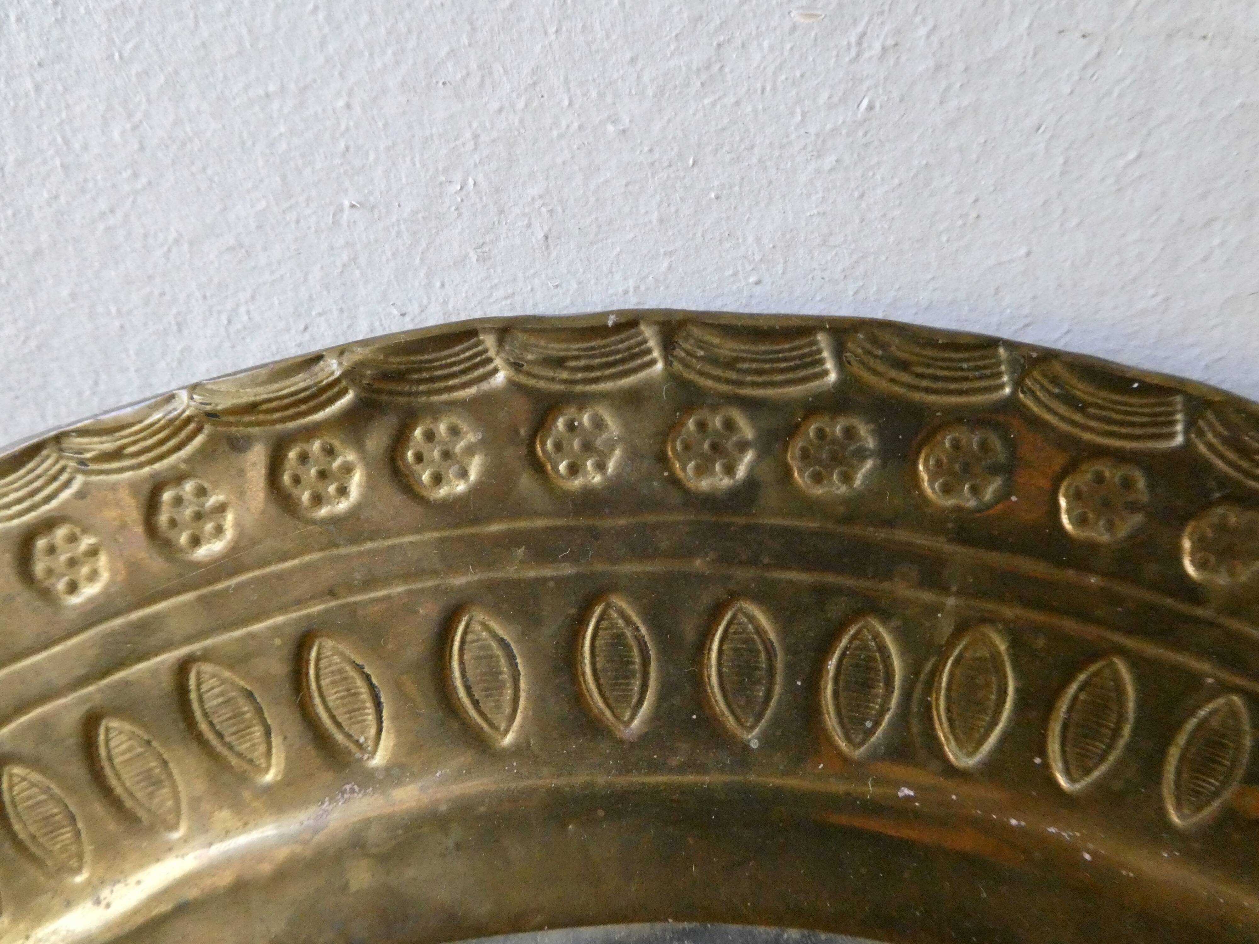 Hammered brass mirror from the 70s, 28 cm