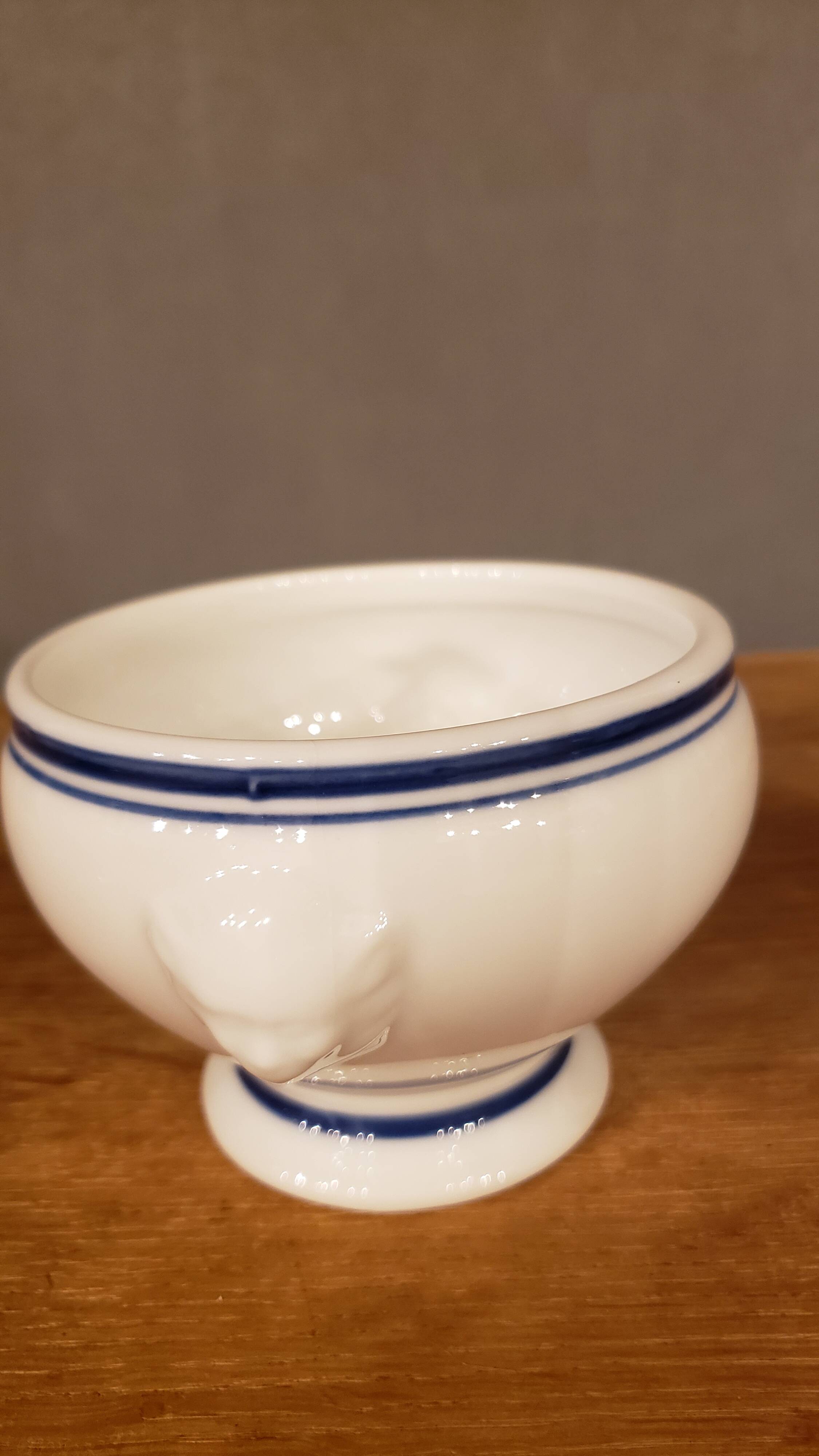 8 white lion head soup bowls with blue edging