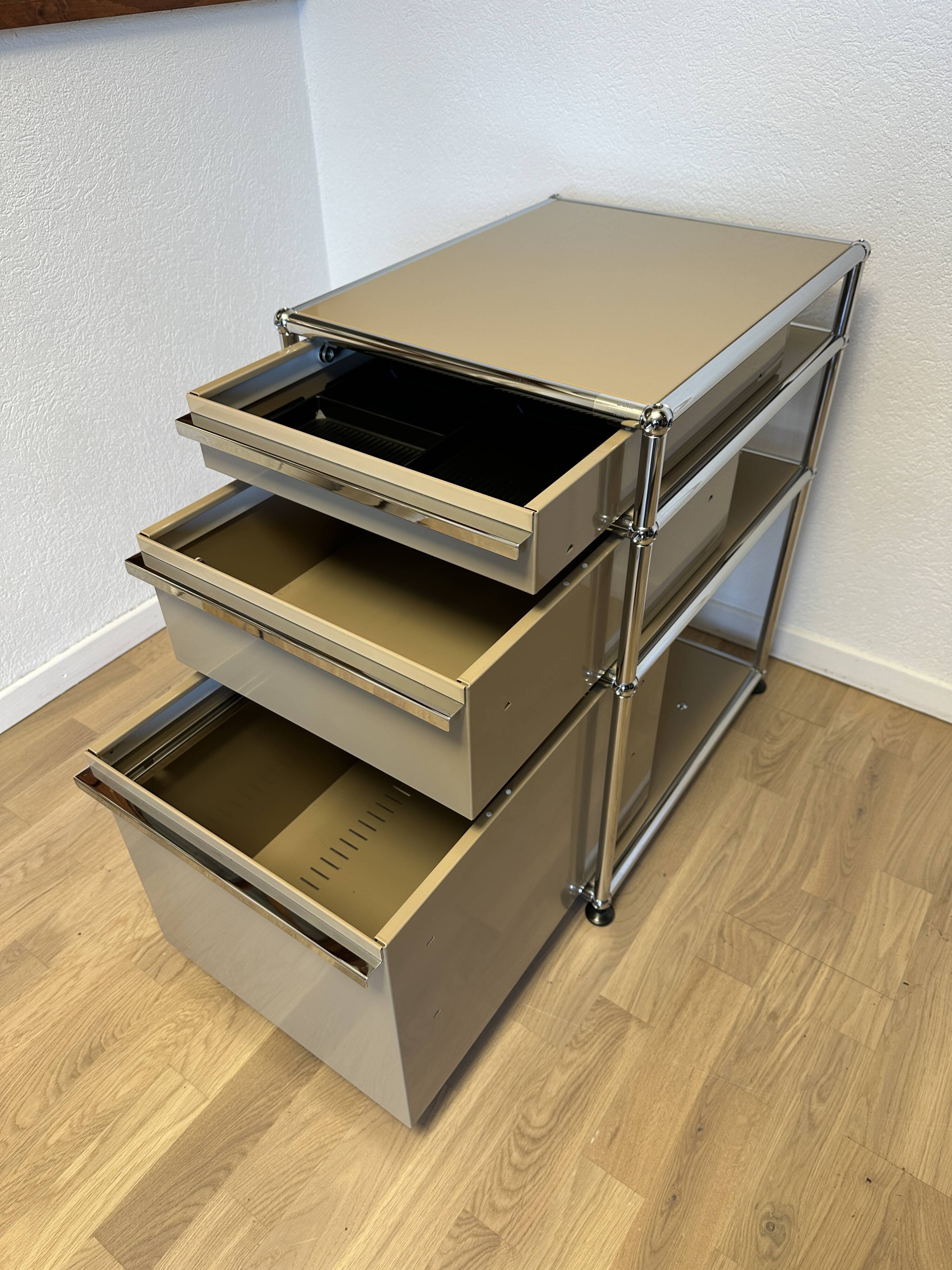 Caisson sur pieds USM Haller en Beige