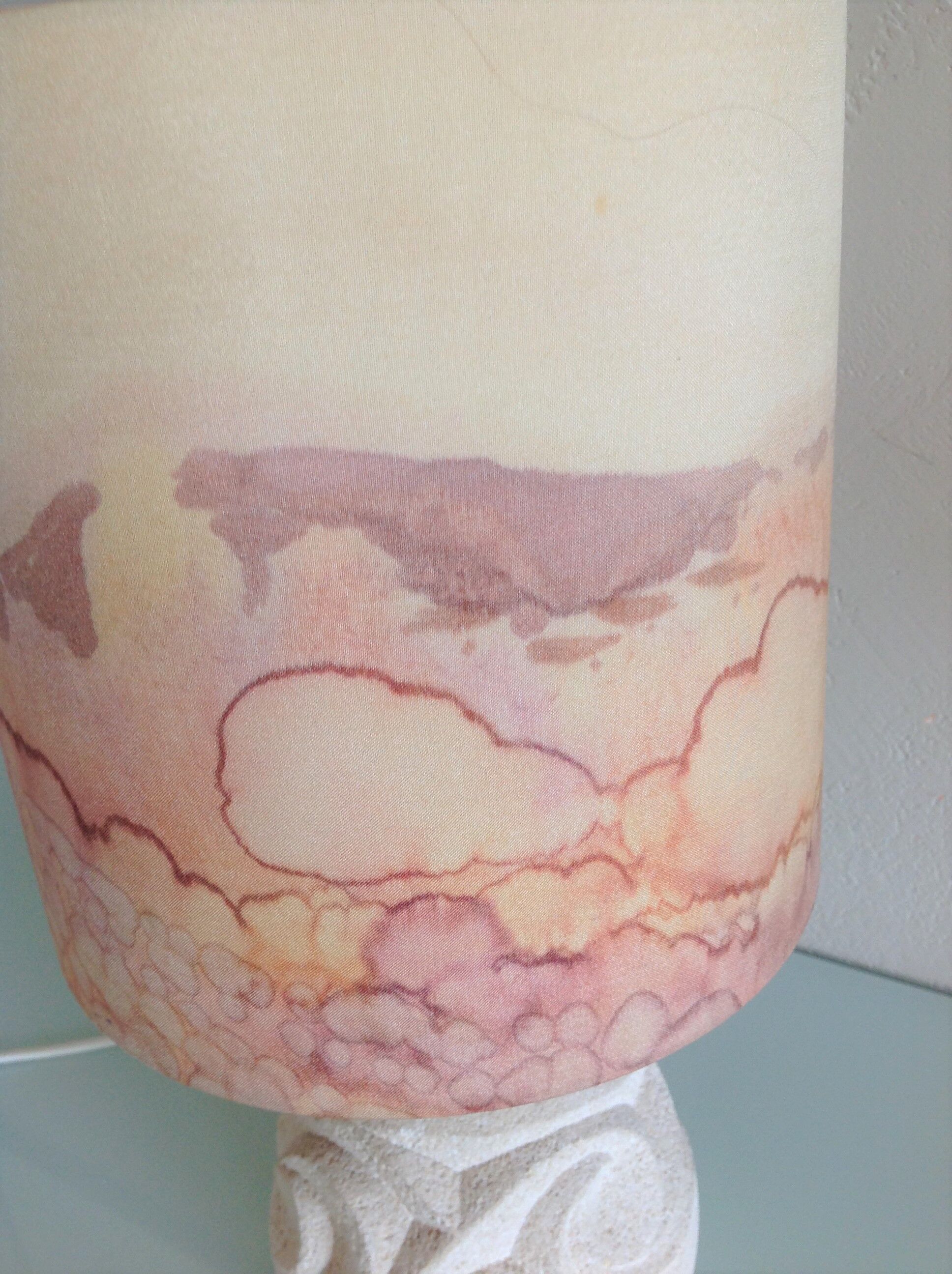 Ovoid lamp in carved stone and printed lampshade / vintage 60-70s