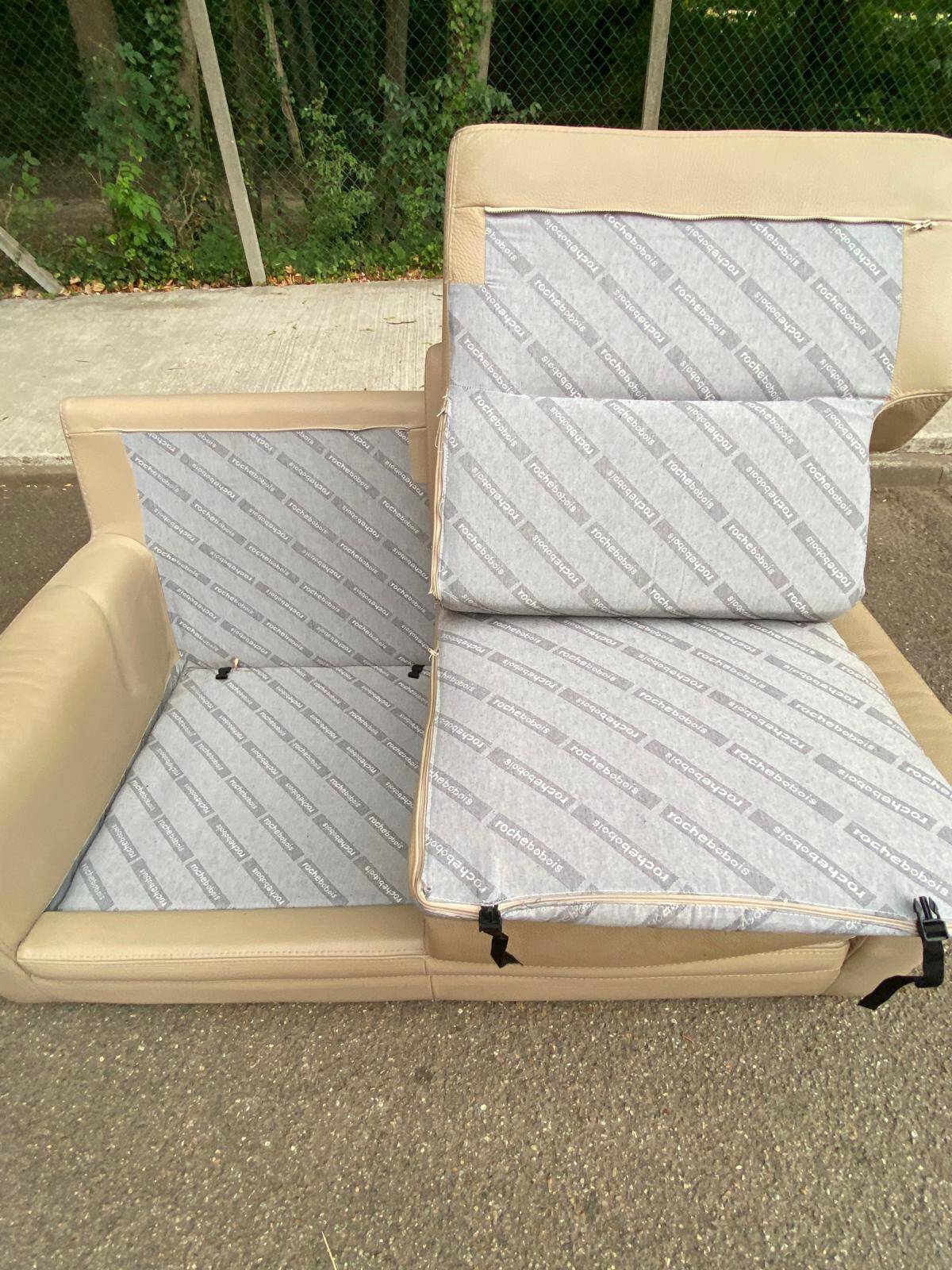 2/3-seater sofa in genuine beige leather by Roche Bobois. Very good condition, great comfort.