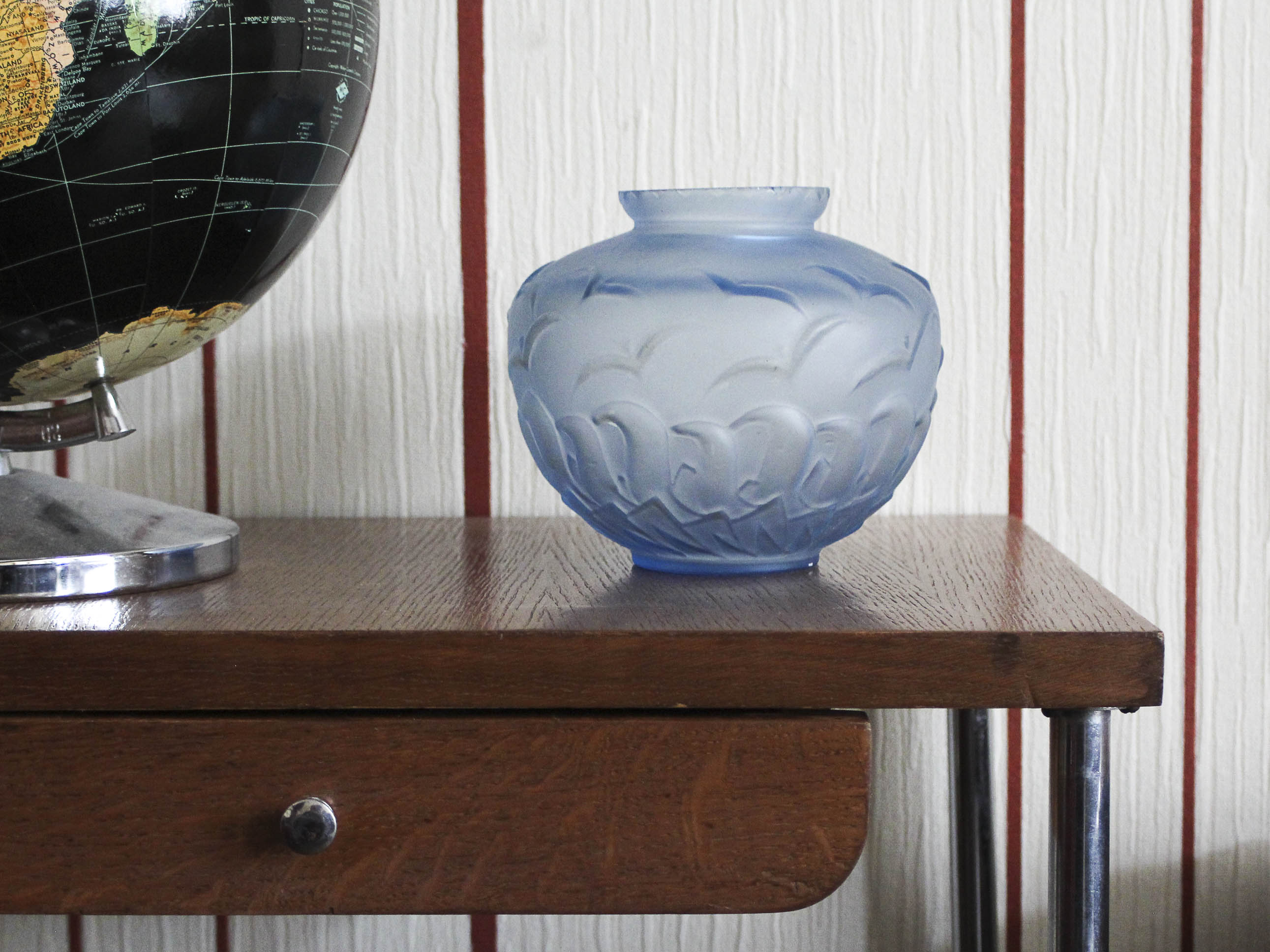 Molded glass vase marine décor 50s