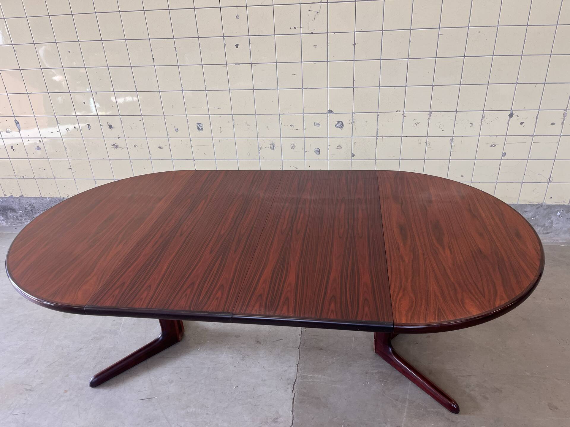Vintage rosewood dining table by Skovby