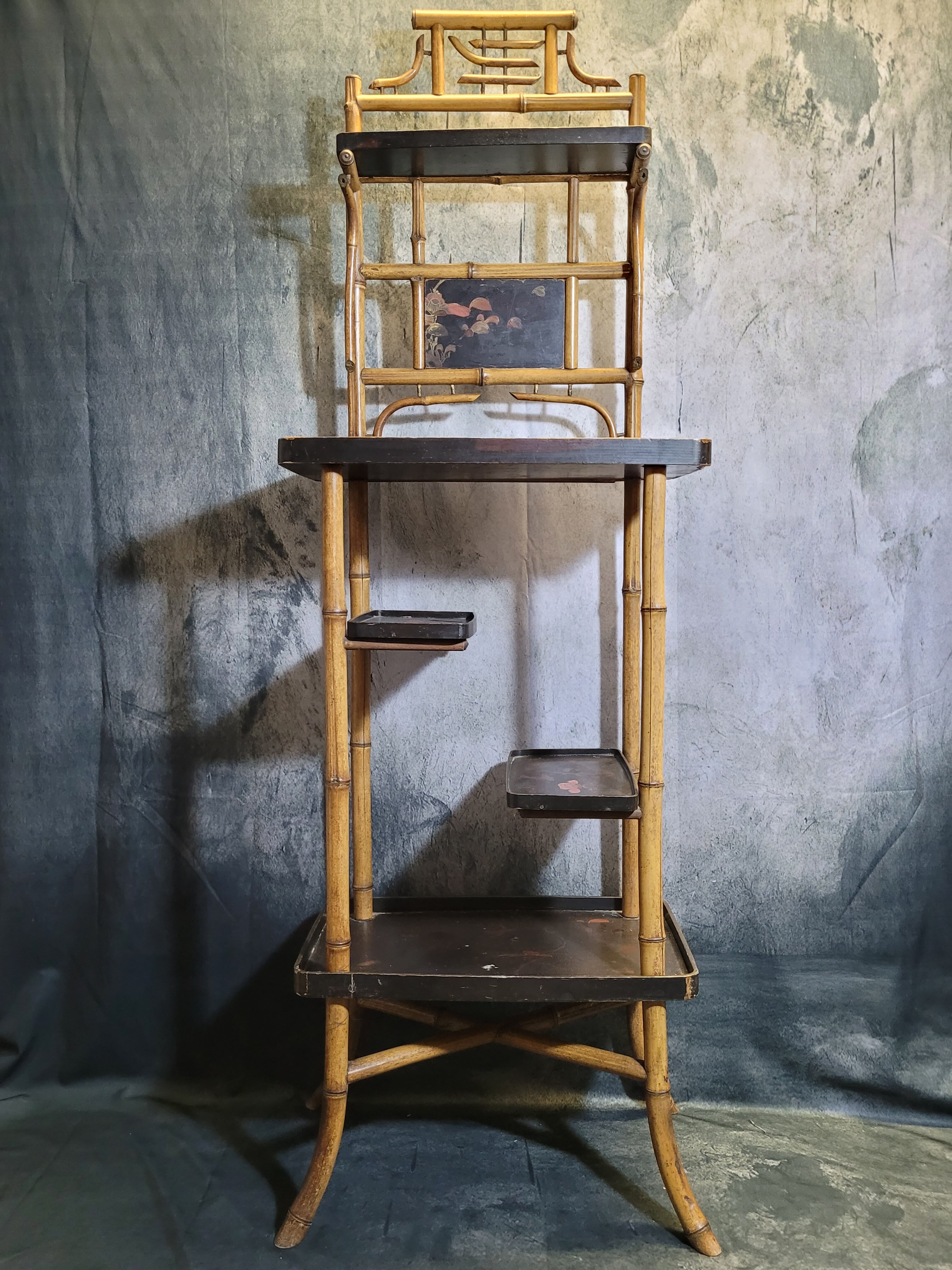 Shelf in bamboo and asian lacquer