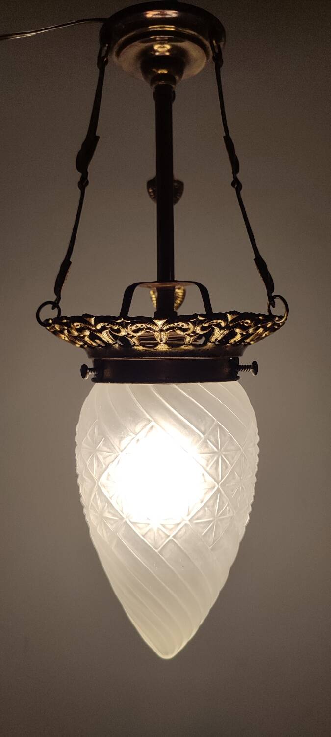 Lámpara de techo de latón. España, 1950s.