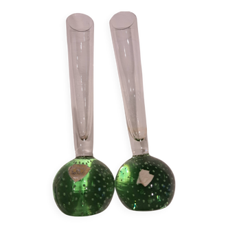 2 single-flower vases