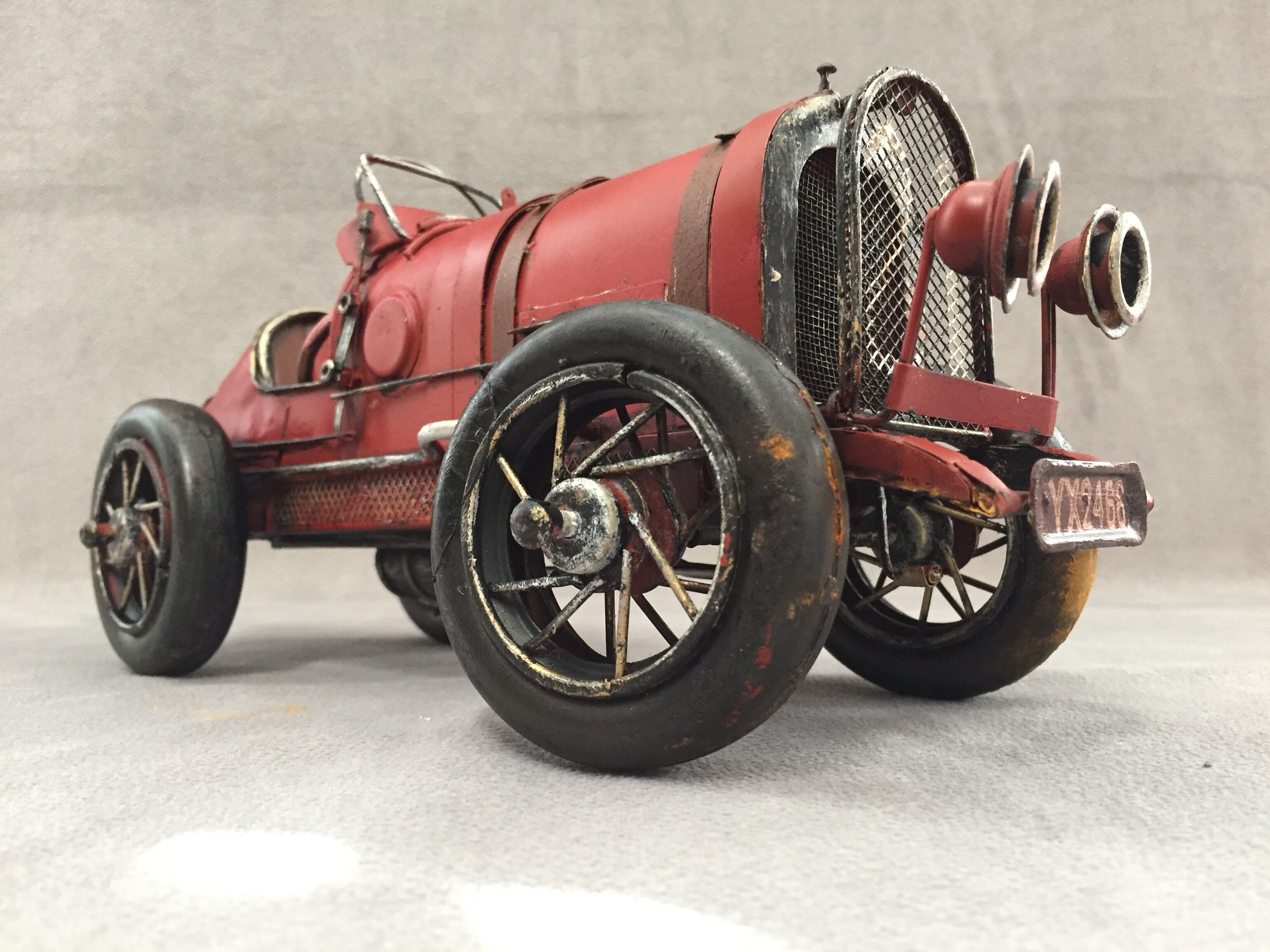 Model reproduction old car bugatti 1920 tin metal