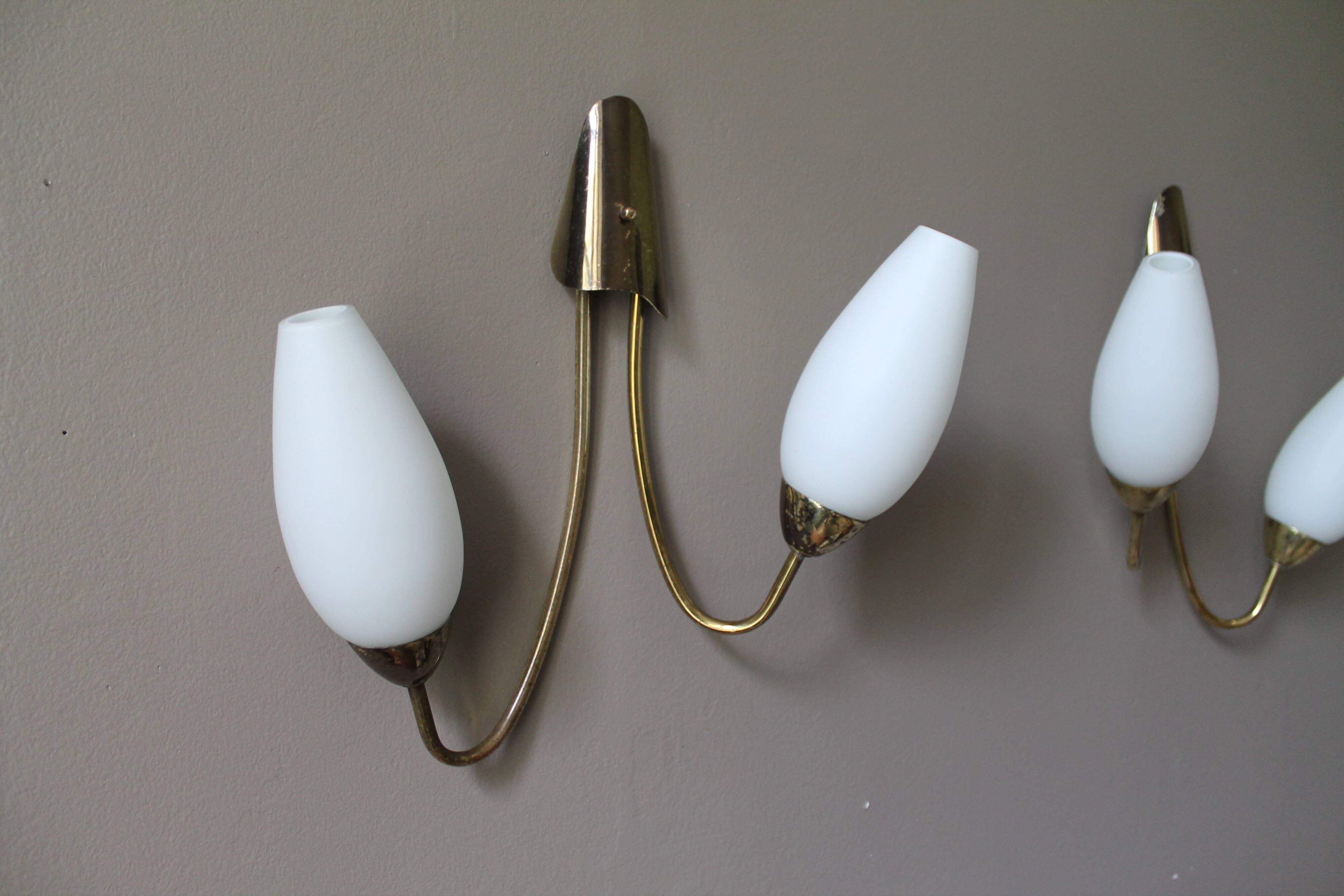 Paire d'appliques doubles vintage laiton & opaline
