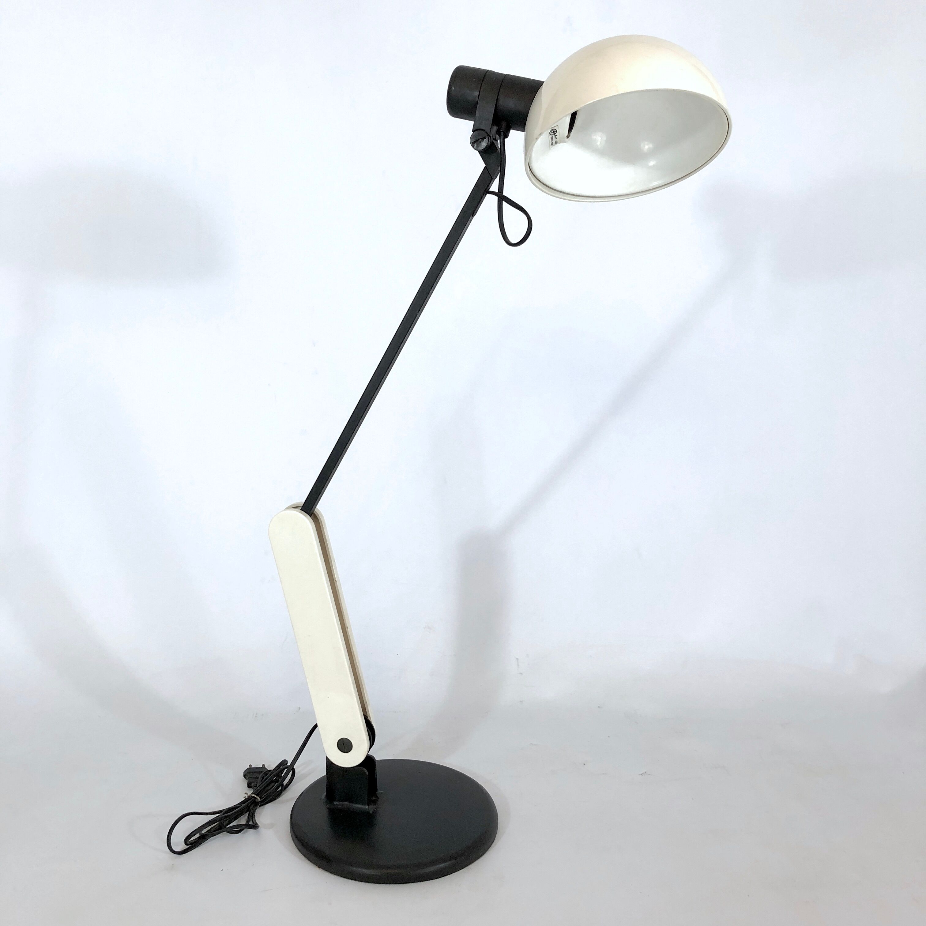 Articulated white table lamp from 70s Harvey Guzzini