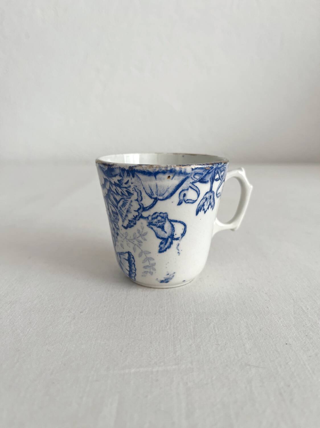 Saint Amand “Floral” old iron earth coffee cup