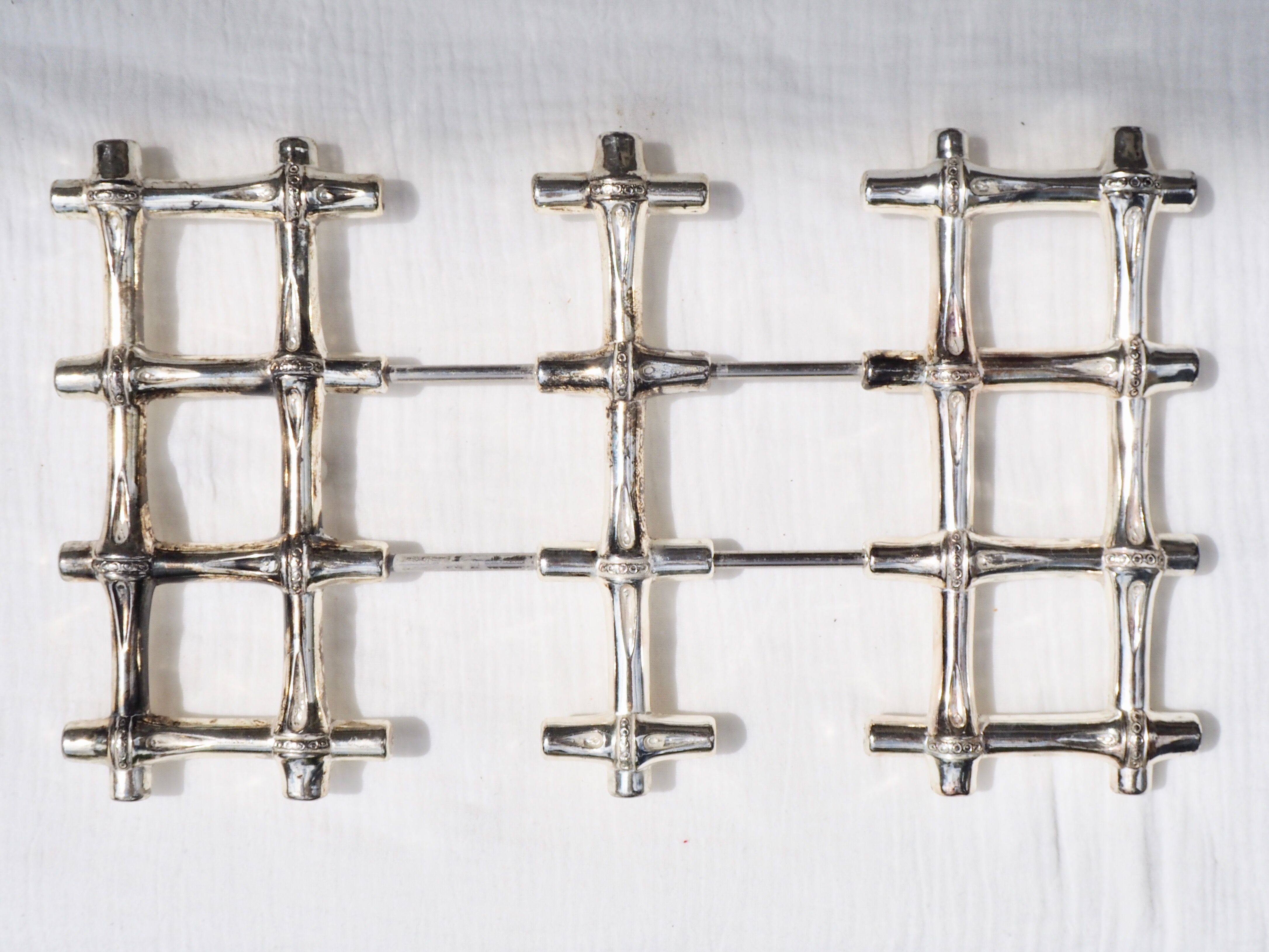 Bamboo-style silver underside