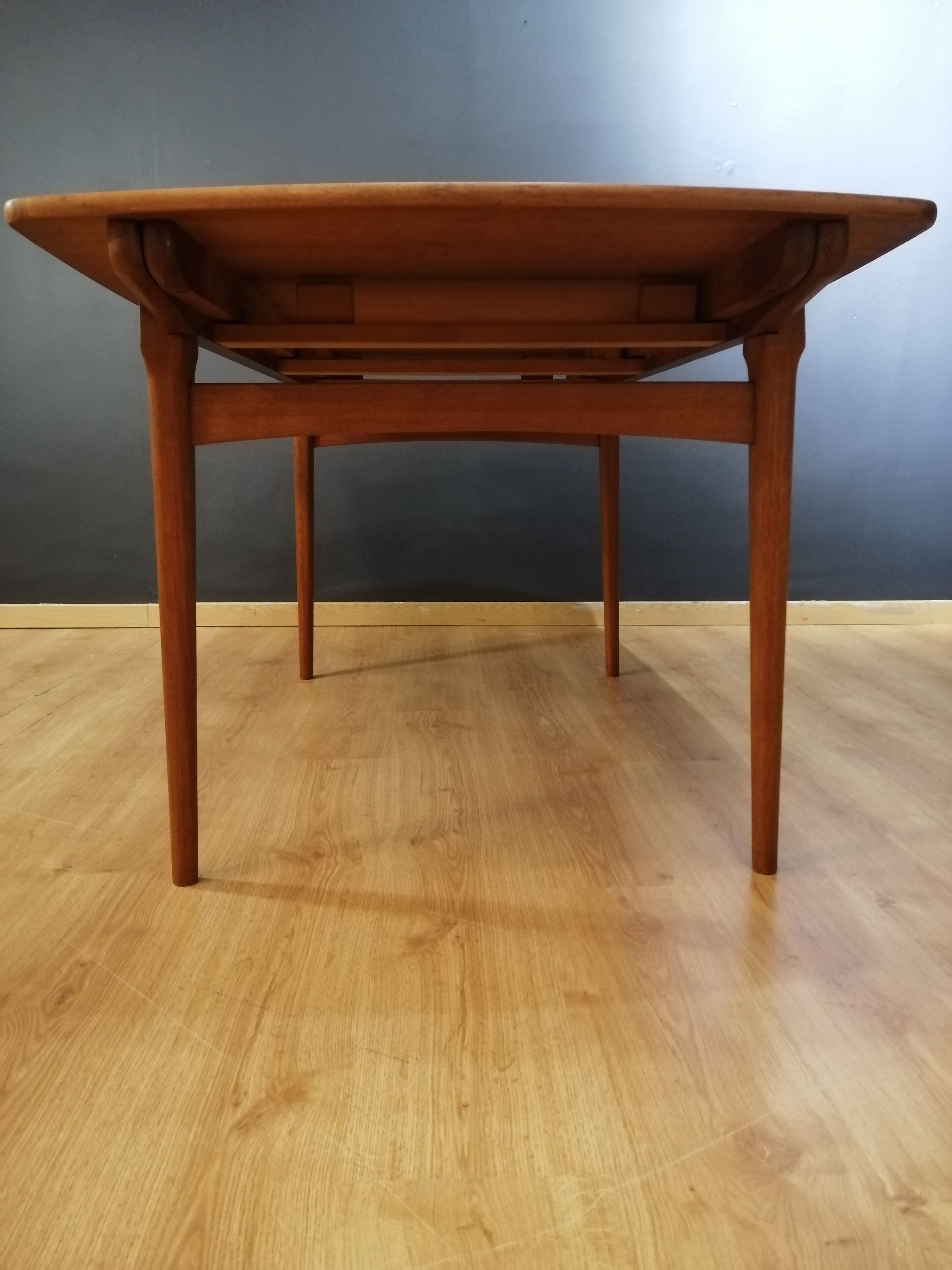 Teak dining table by William Watting for Fristho, 60s