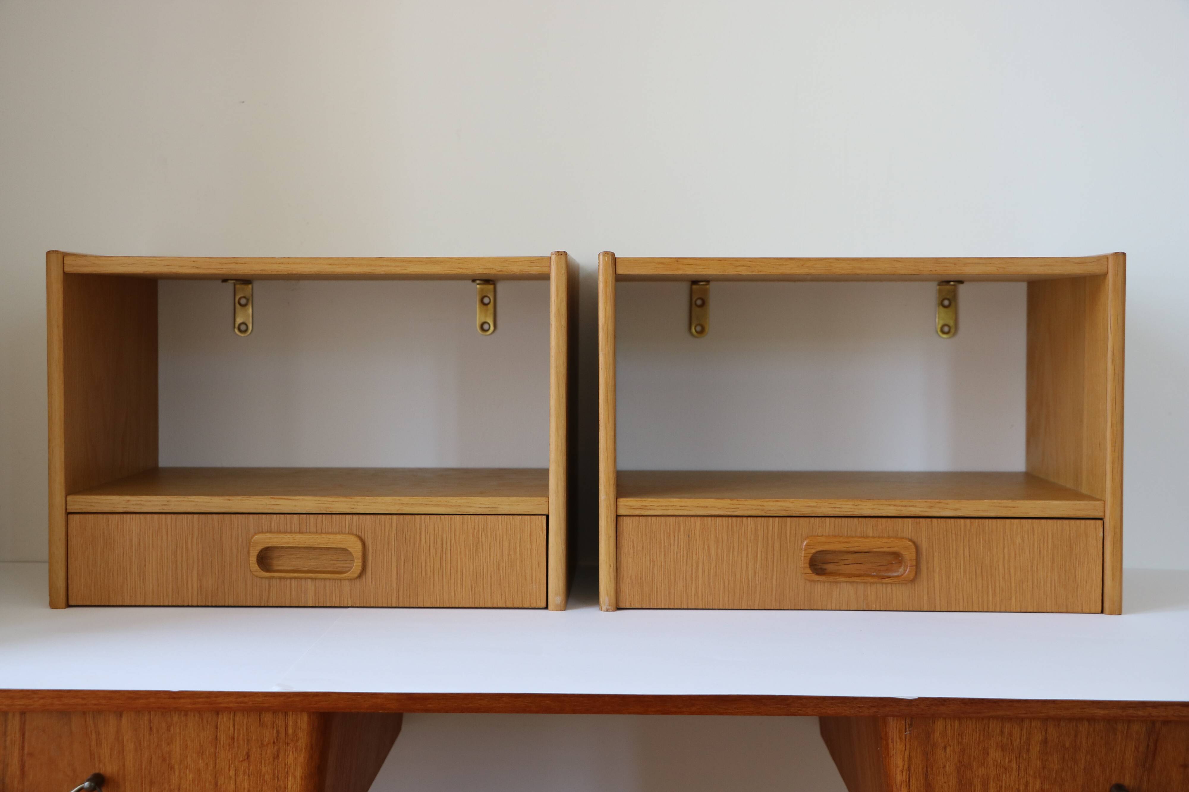 2 wall-mounted Scandinavian bedside tables with drawers, oak, 1960.