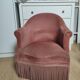 Fauteuil crapaud vintage rose poudré à franges