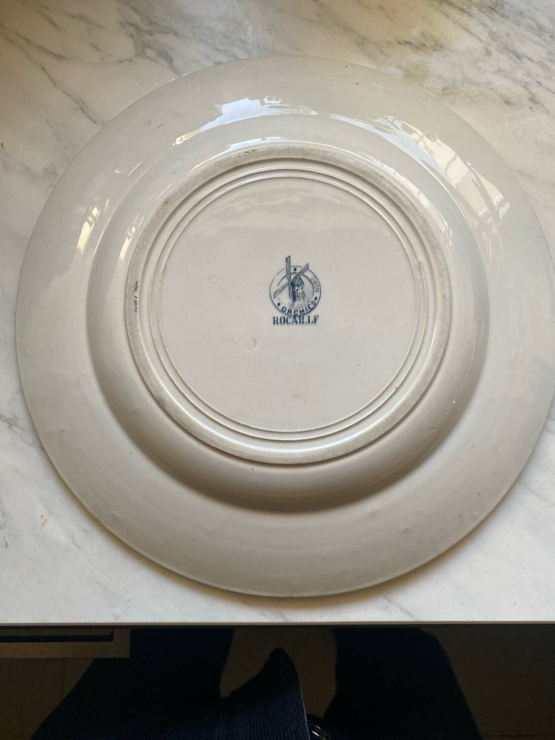 Assiette terre de fer faïencerie d’Orchies