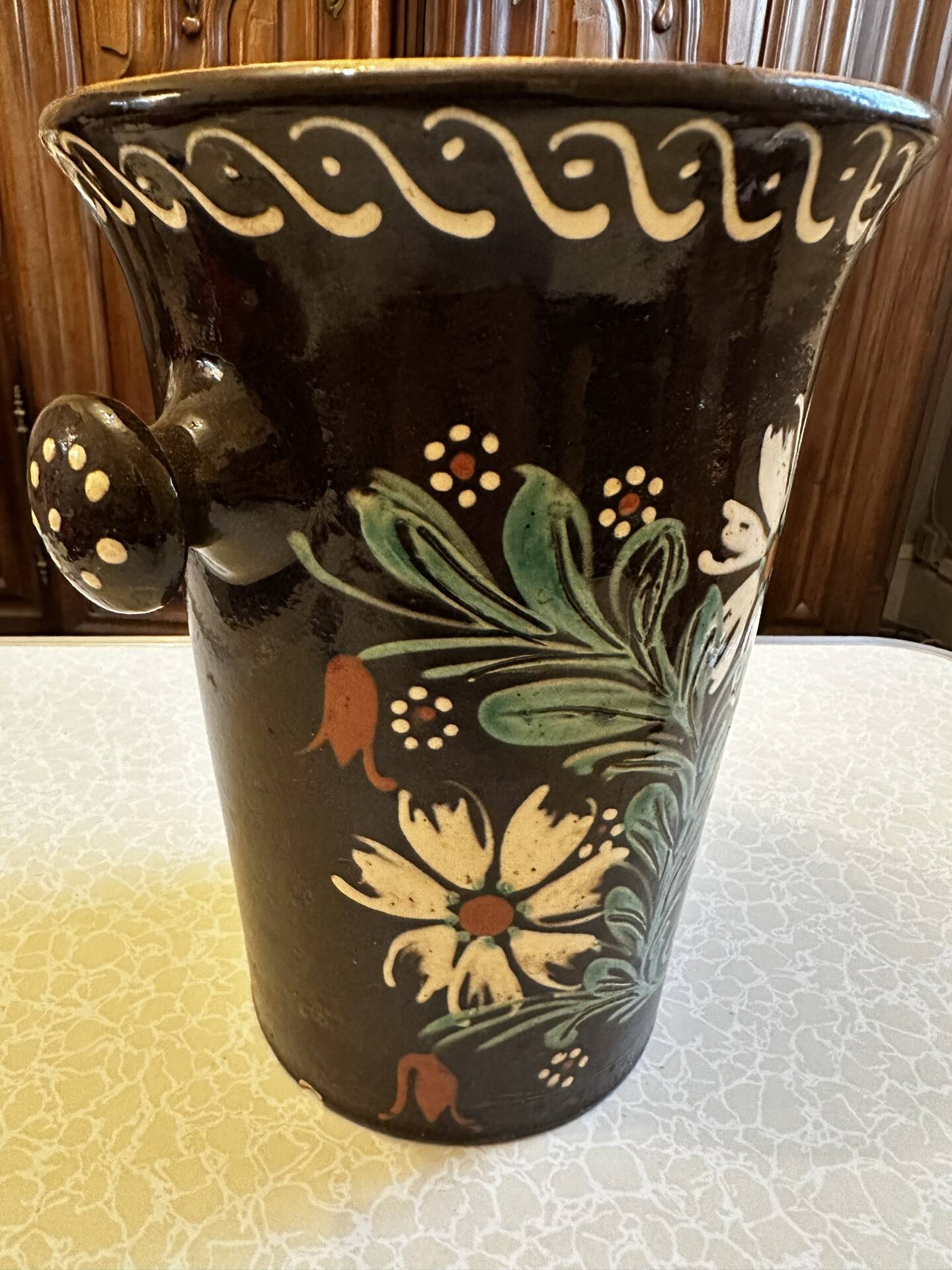Antique white wine cooler in glazed ceramic – flora decoration