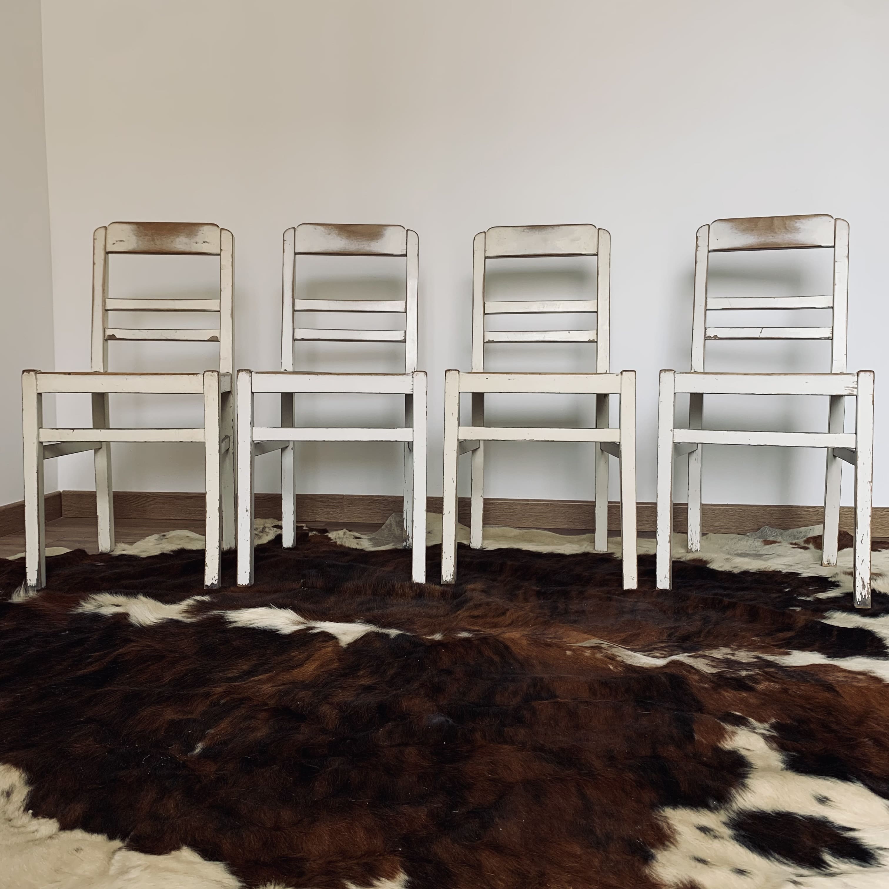 Series of 4 vintage chairs