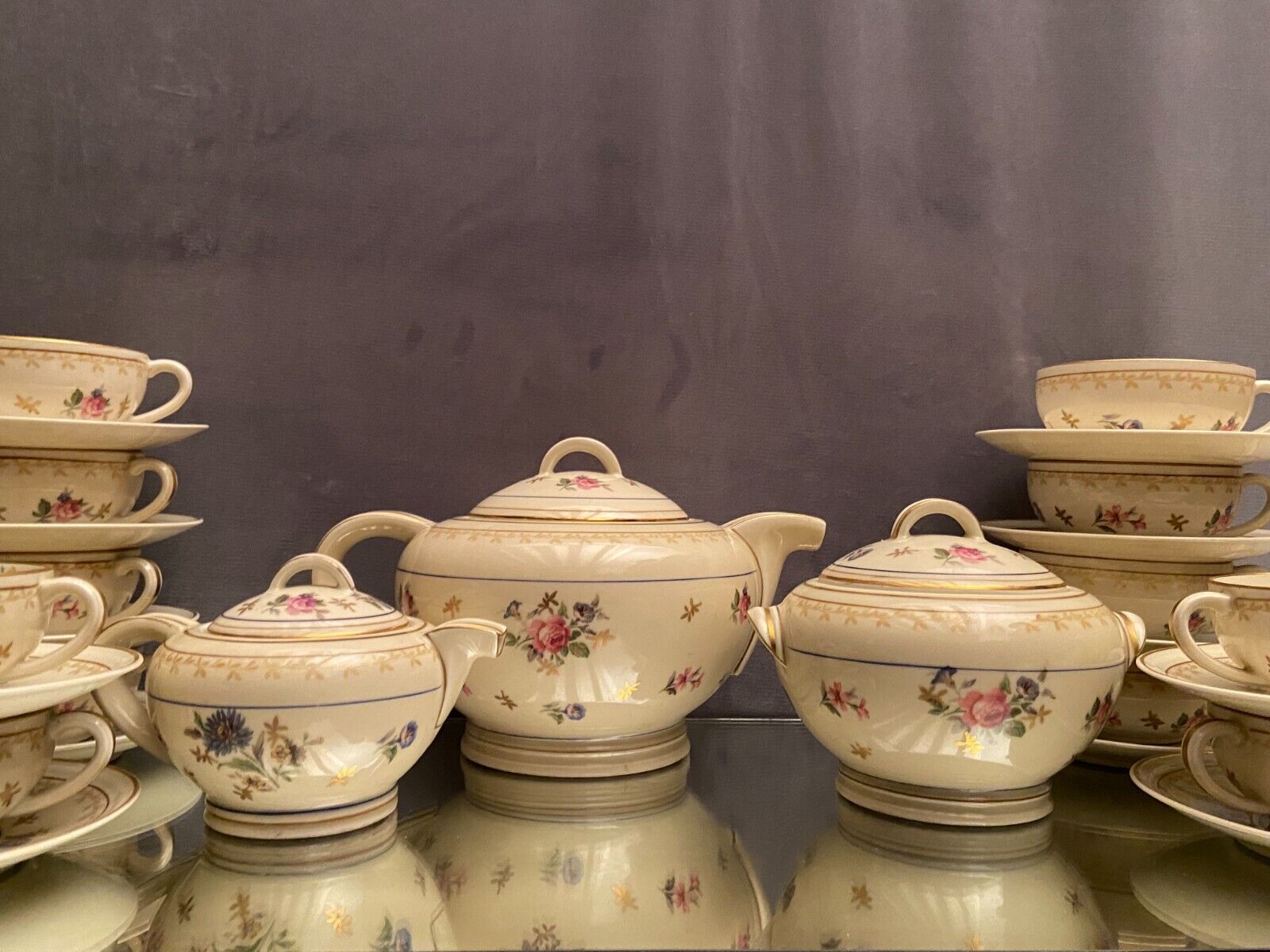 Complete tea set in Limoges porcelain signed Lanternier teapot cup
