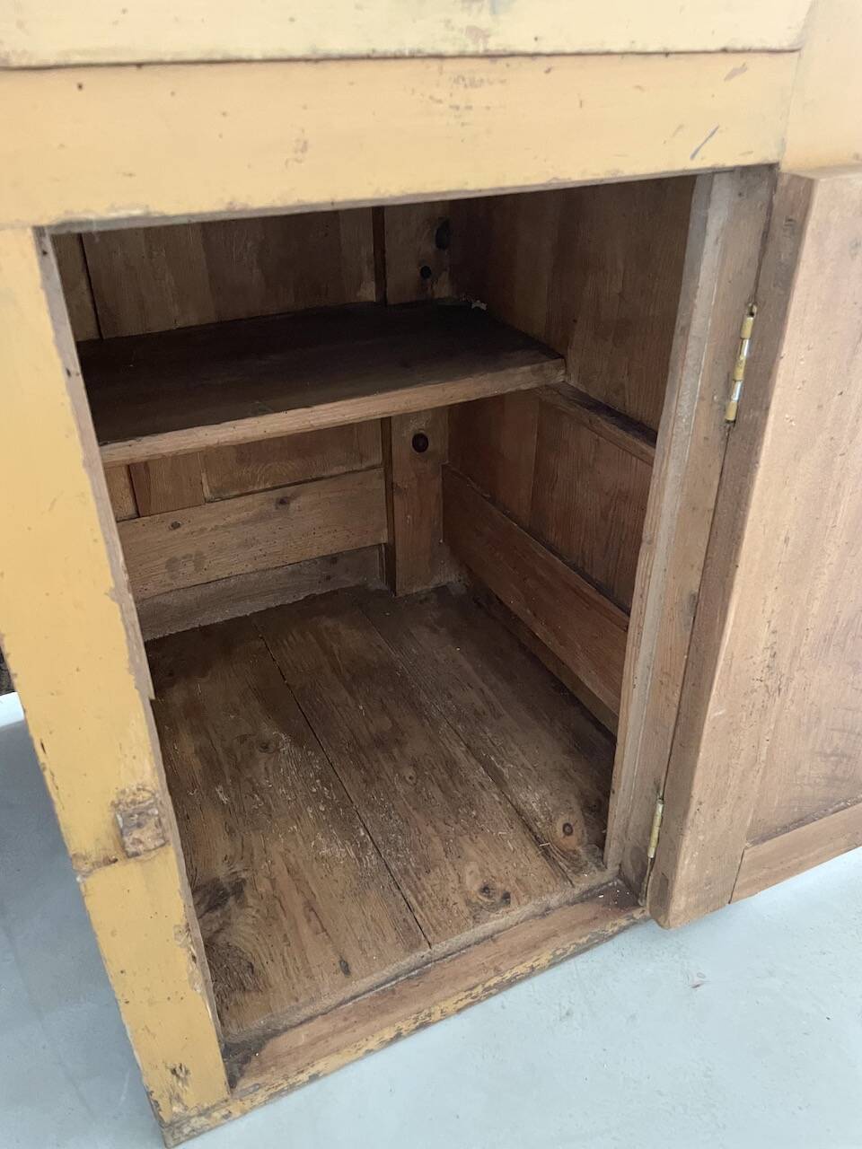 Yellow patina commercial counter from the 50s