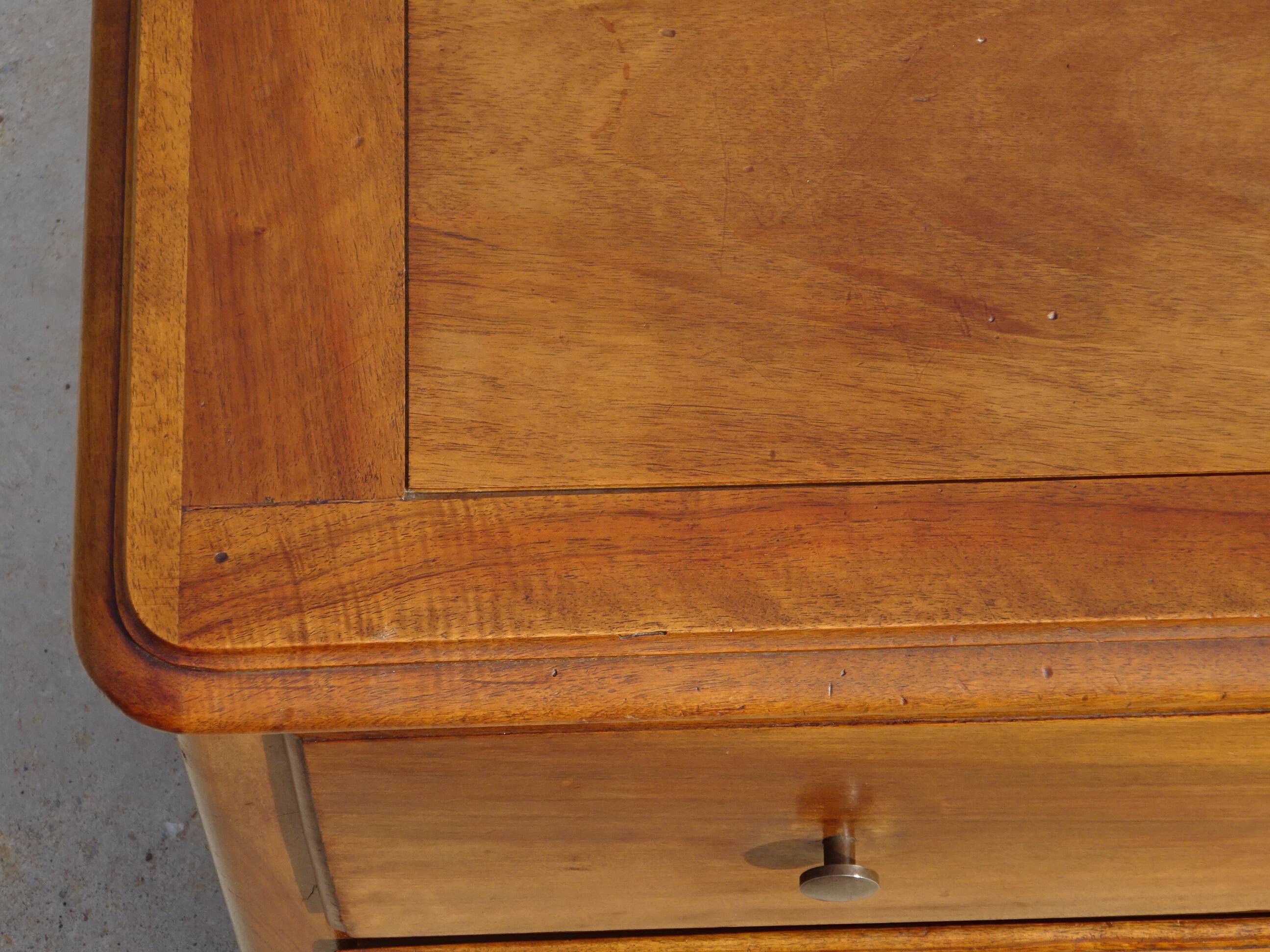 Commode en noyer massif