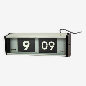 Industrial Flip Wall Clock from Pragotron, 1980s