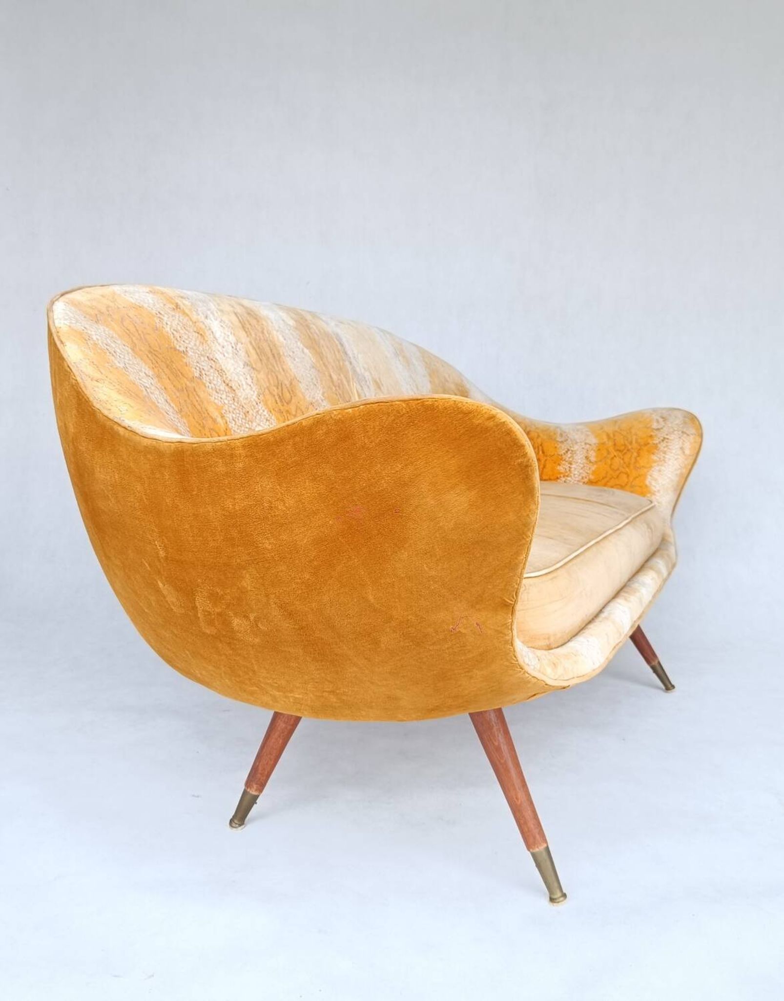 2 fauteuils œuf et canapé par Paged des années 50