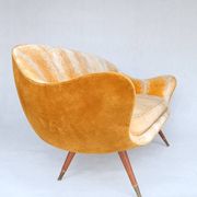 2 fauteuils œuf et canapé par Paged des années 50