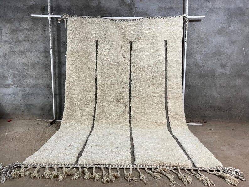 Handmade pure wool carpet, Moroccan artisan, size 1.5/2.5 m.