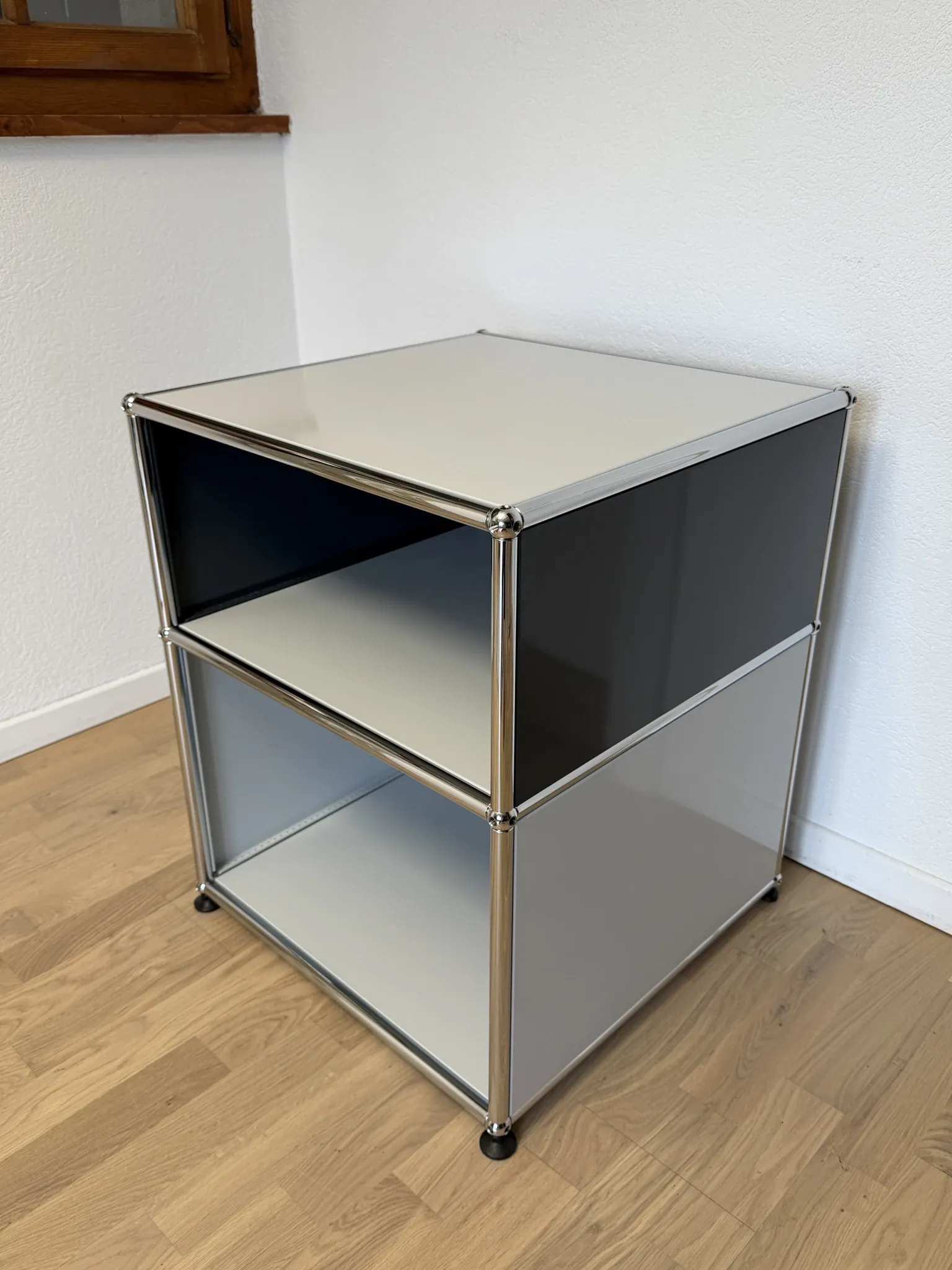 USM Haller side table in Light Grey and Anthracite Grey