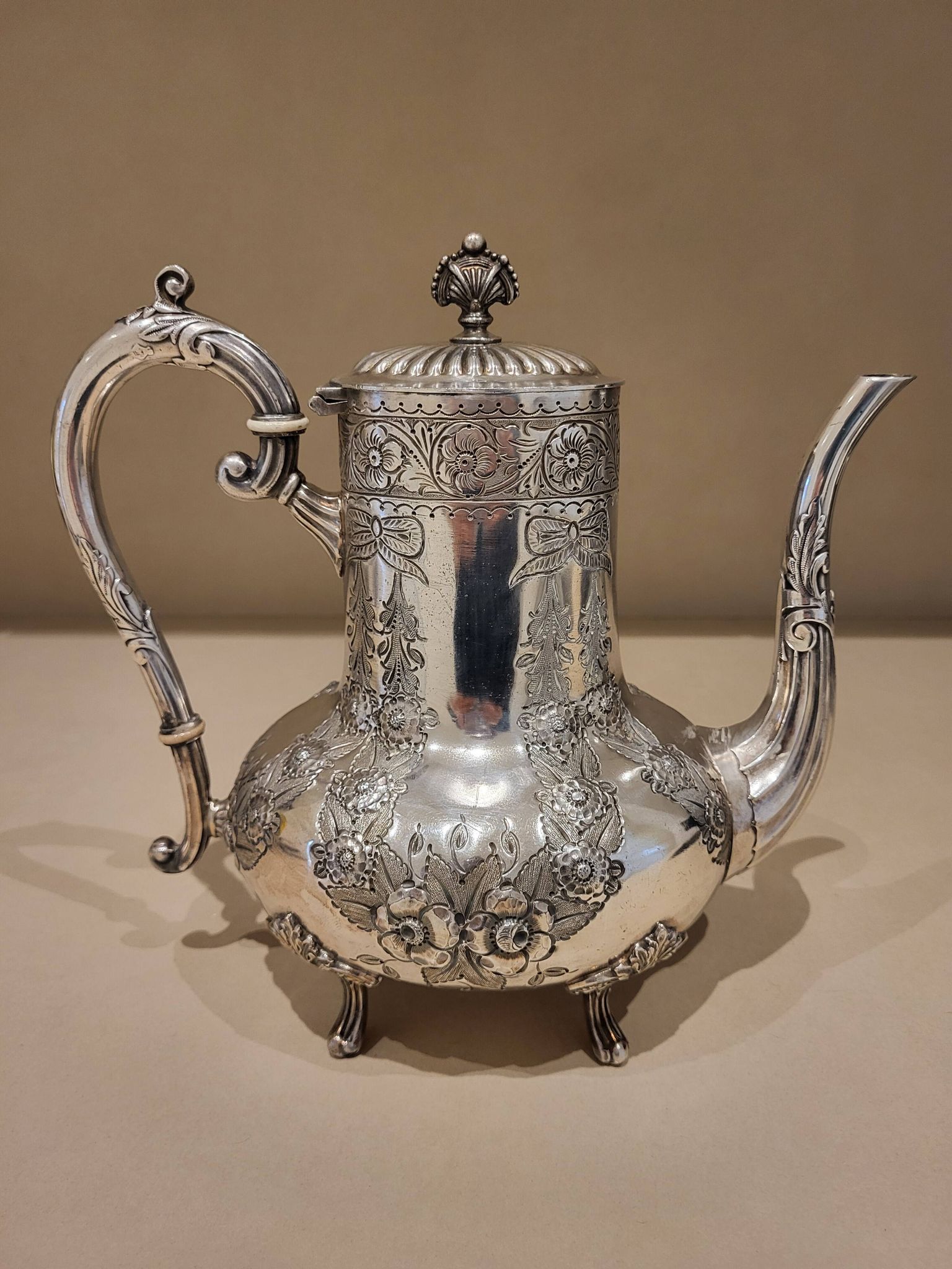 Cafetière ancienne en métal argenté – XIXe siècle