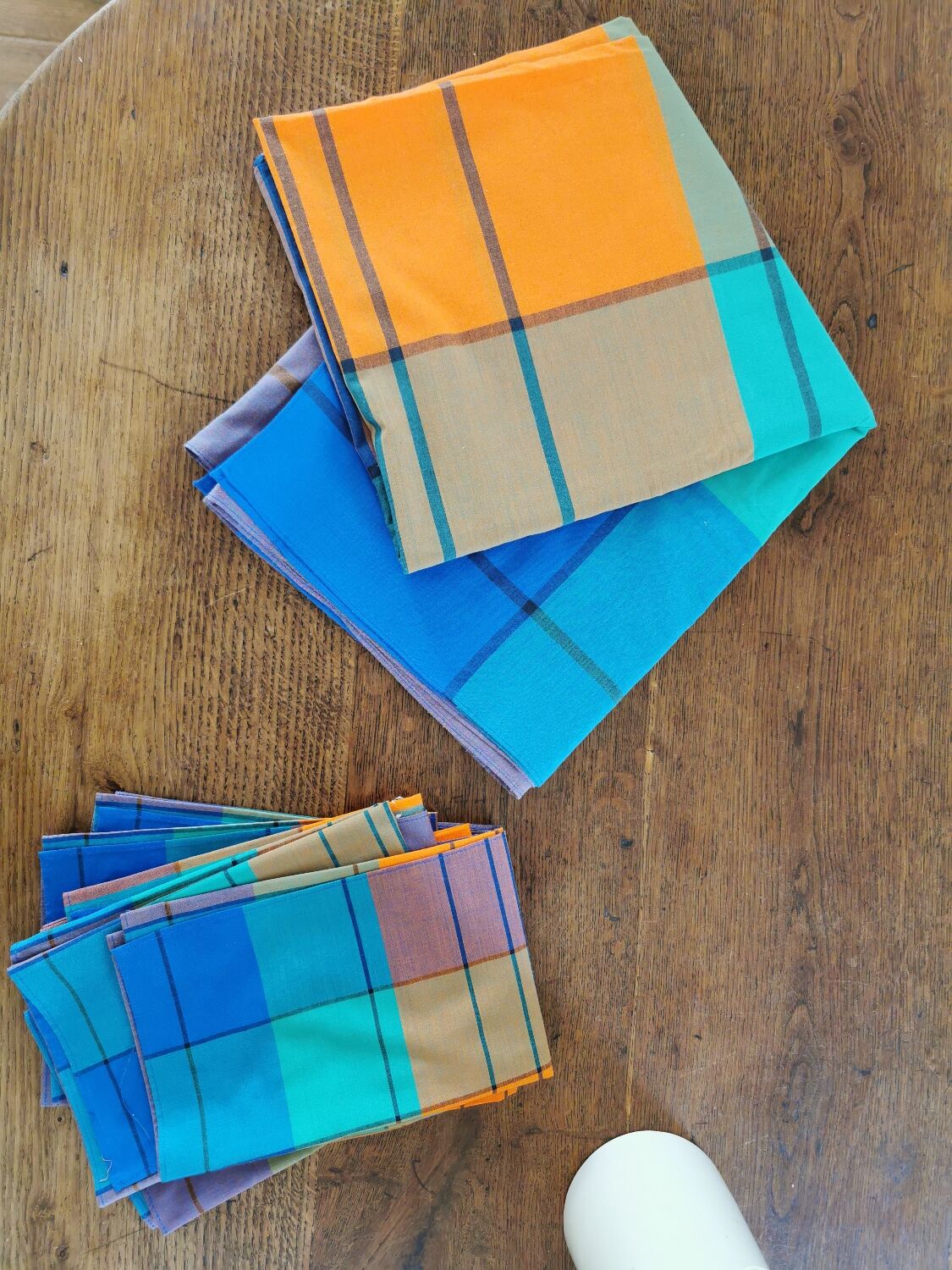 Tablecloth and napkins lot