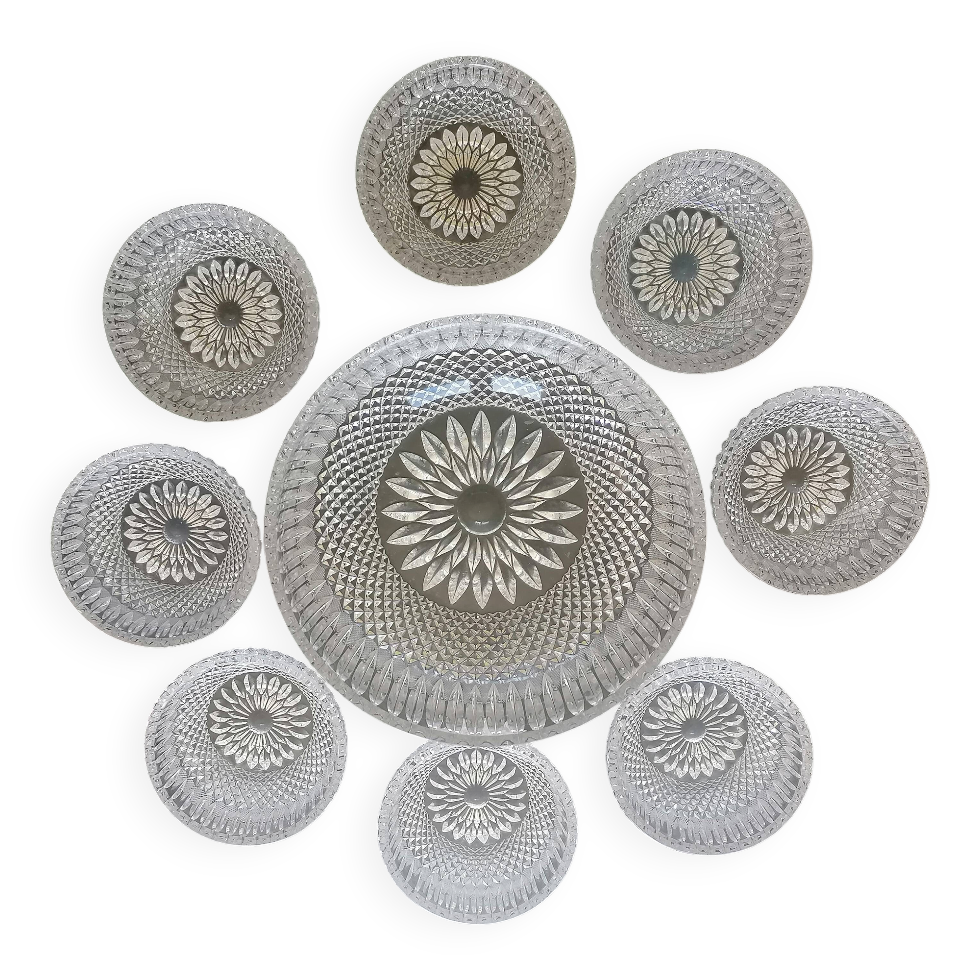 Crystal fruit service with its 8 matching bowls.