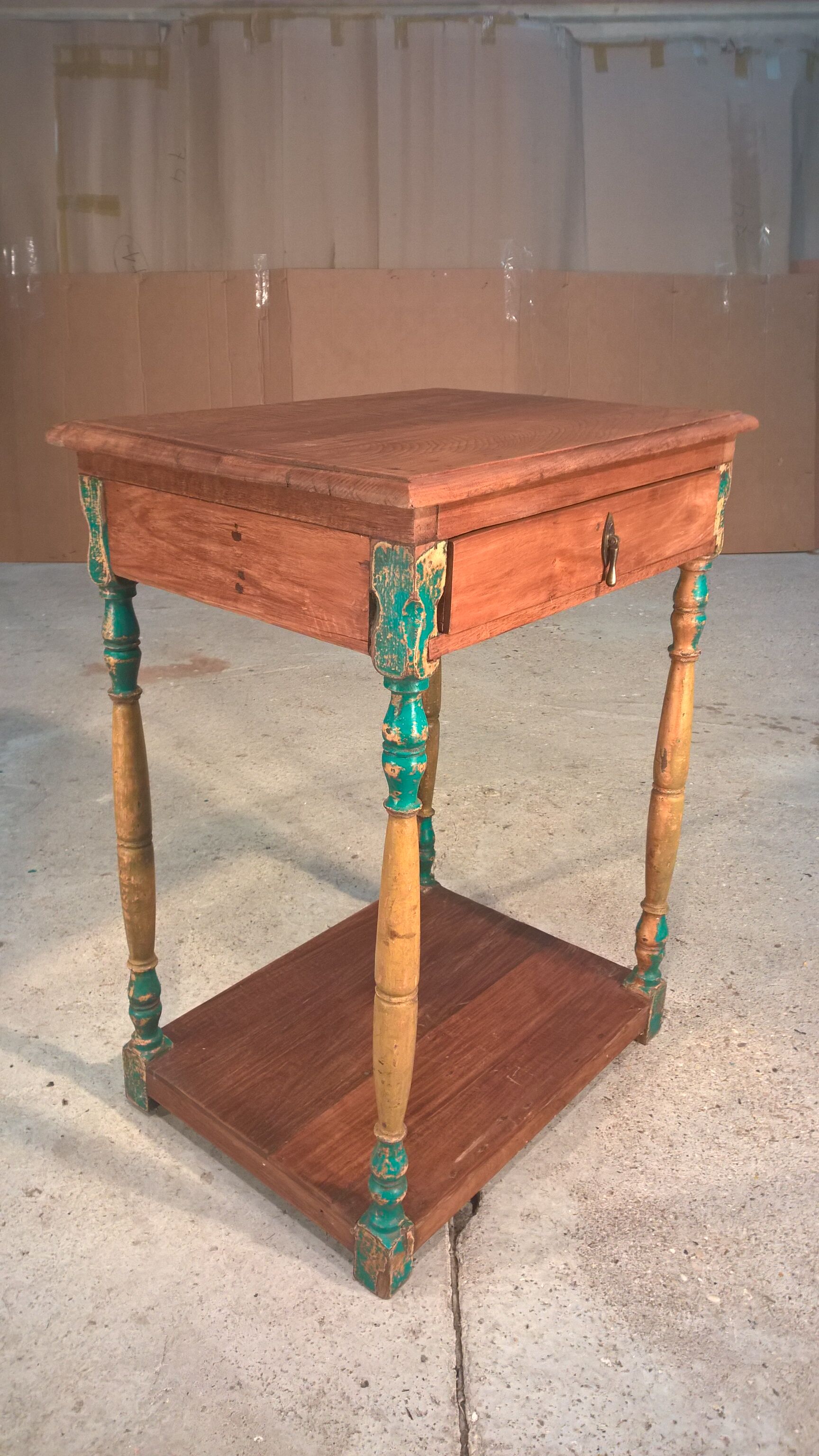 Console en tek birman