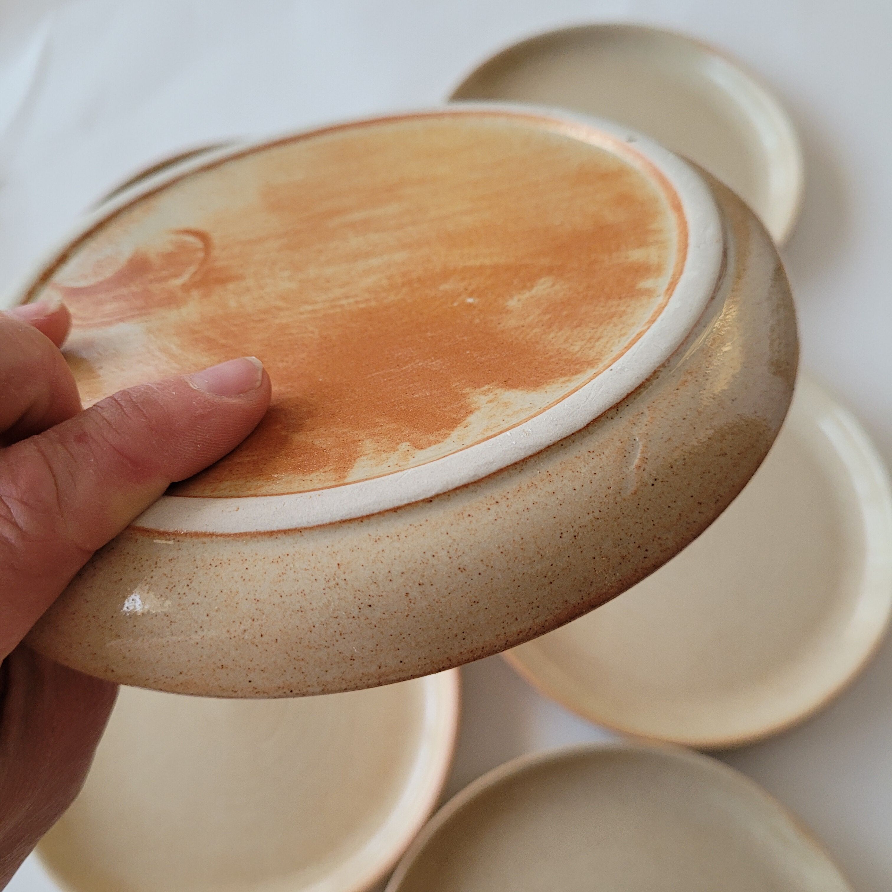Lot d'assiettes à dessert en grès