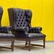 Chaise à dossier à oreilles de style Chesterfield en cuir capitonné vintage (le prix est pour une chaise)