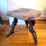 Table basse tripode brutaliste bois massif et pieds de vie design années 60