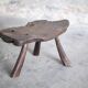 Tavolino scultoreo brutalista con sgabelli, anni '70, set di 3