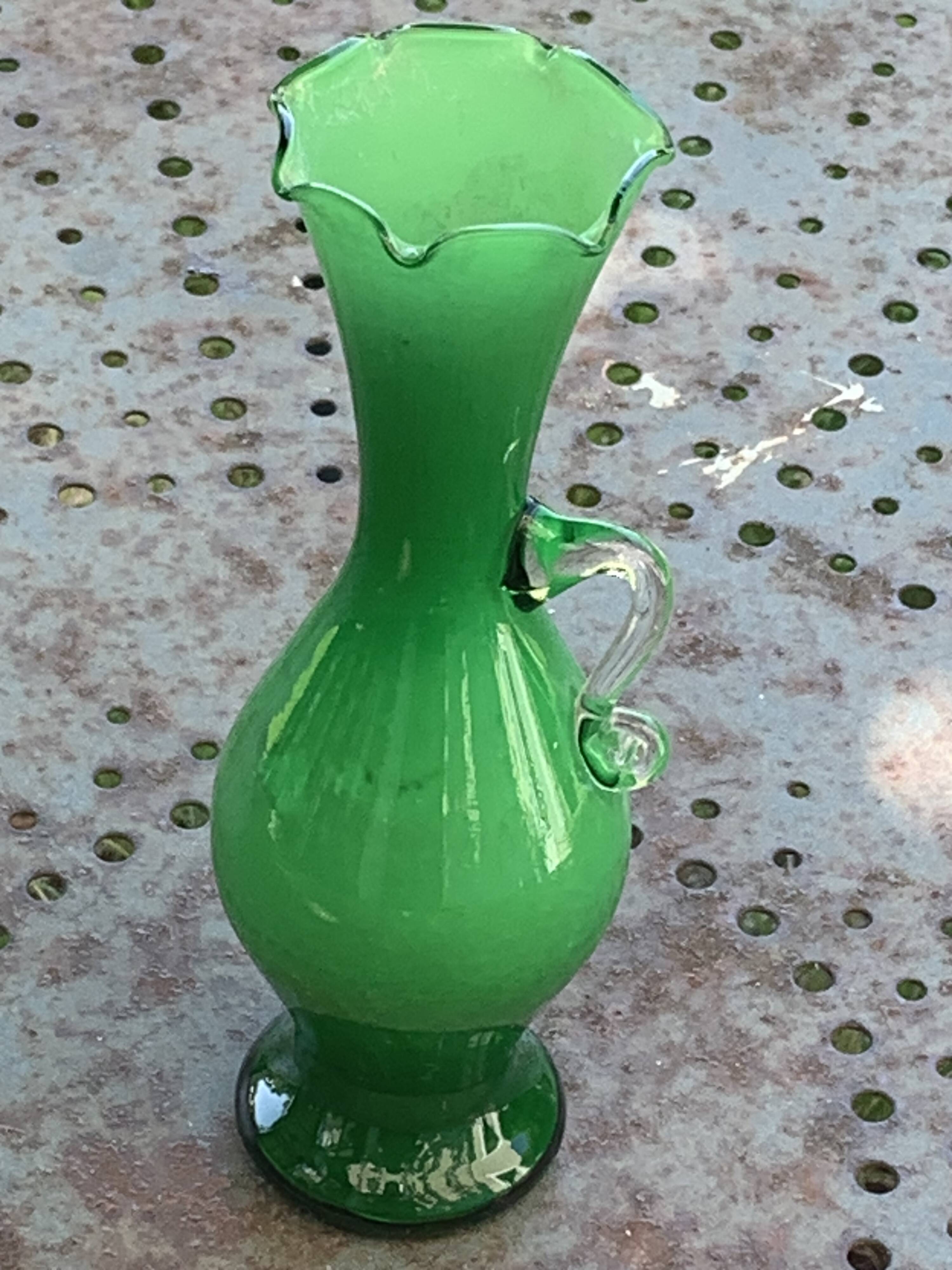 Vase in green opaline and vintage blown glass