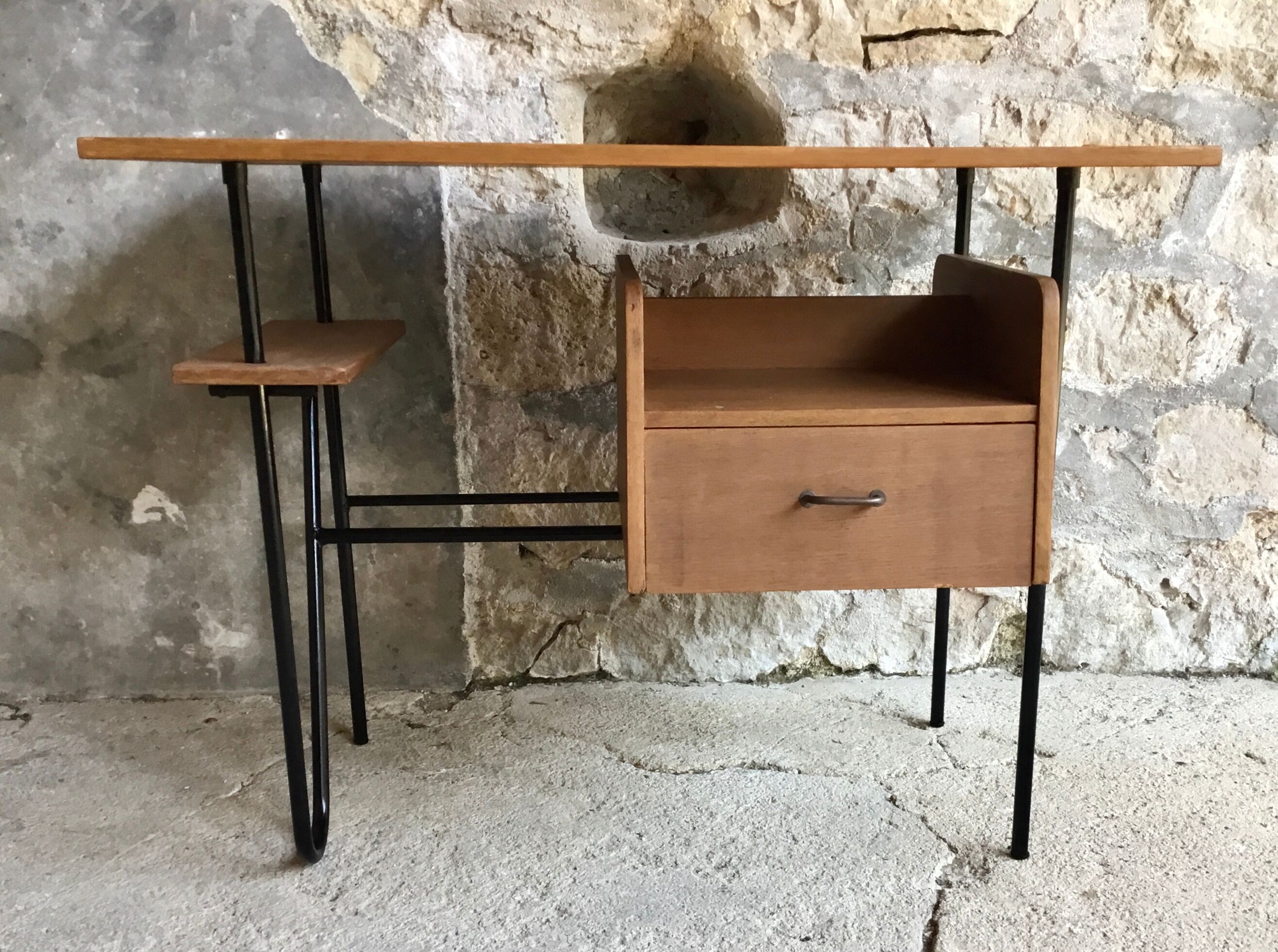 Modernist office with caisson, metal tubular structure, 1950