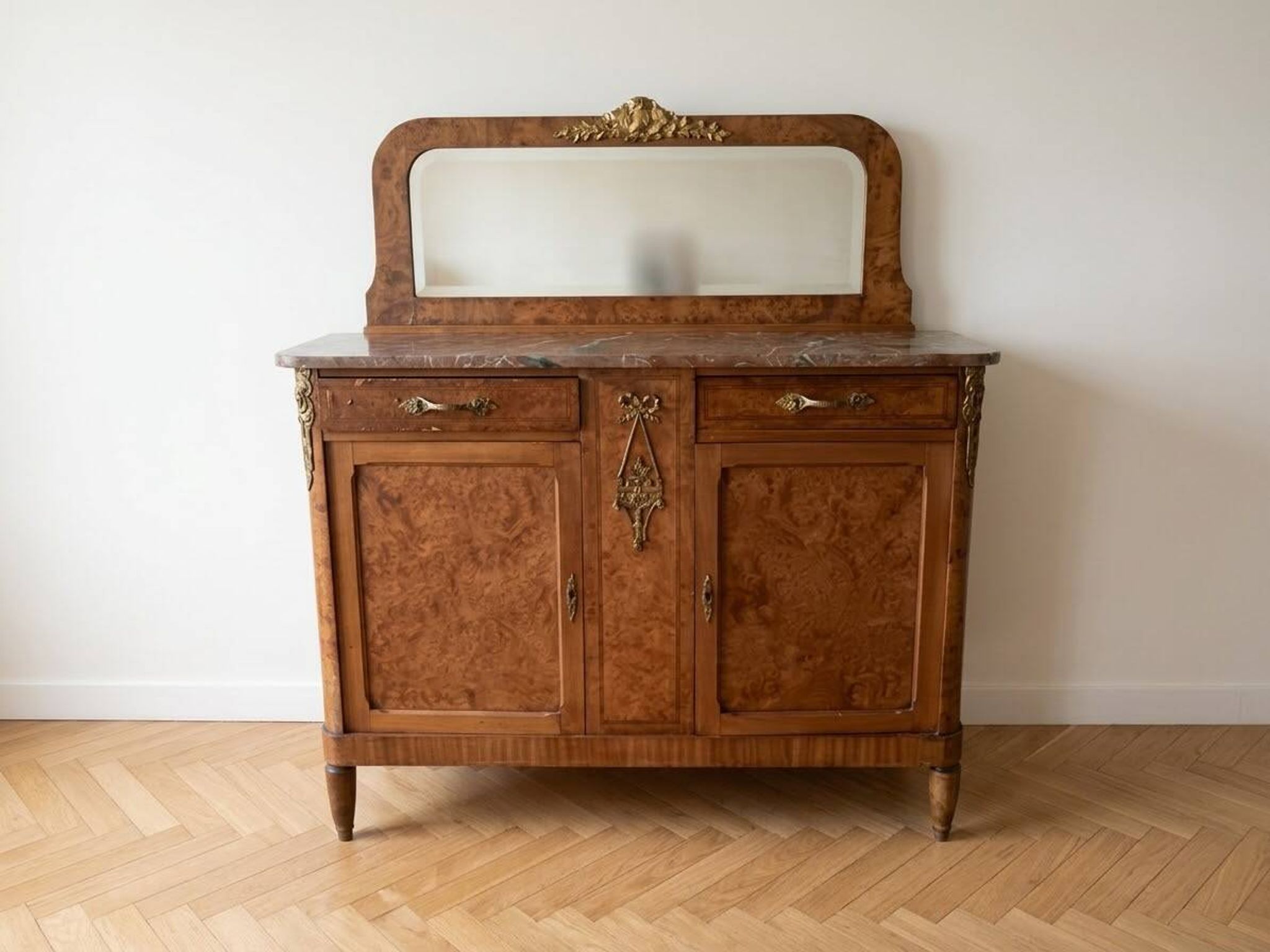Buffet ancien en ronce de bois avec marbre et miroir