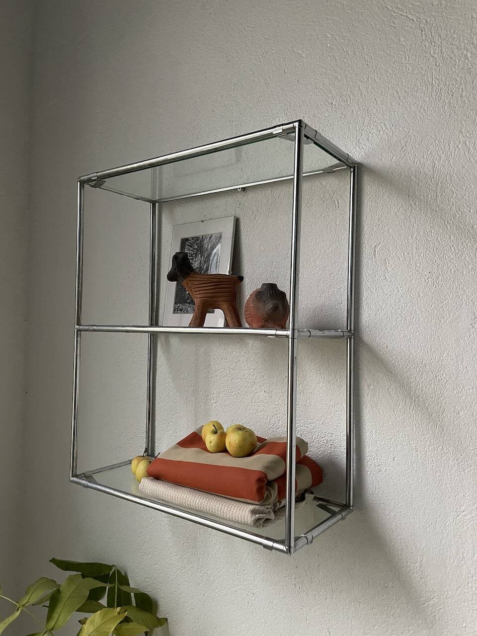 Abstracta Poul Cadovious wall shelf