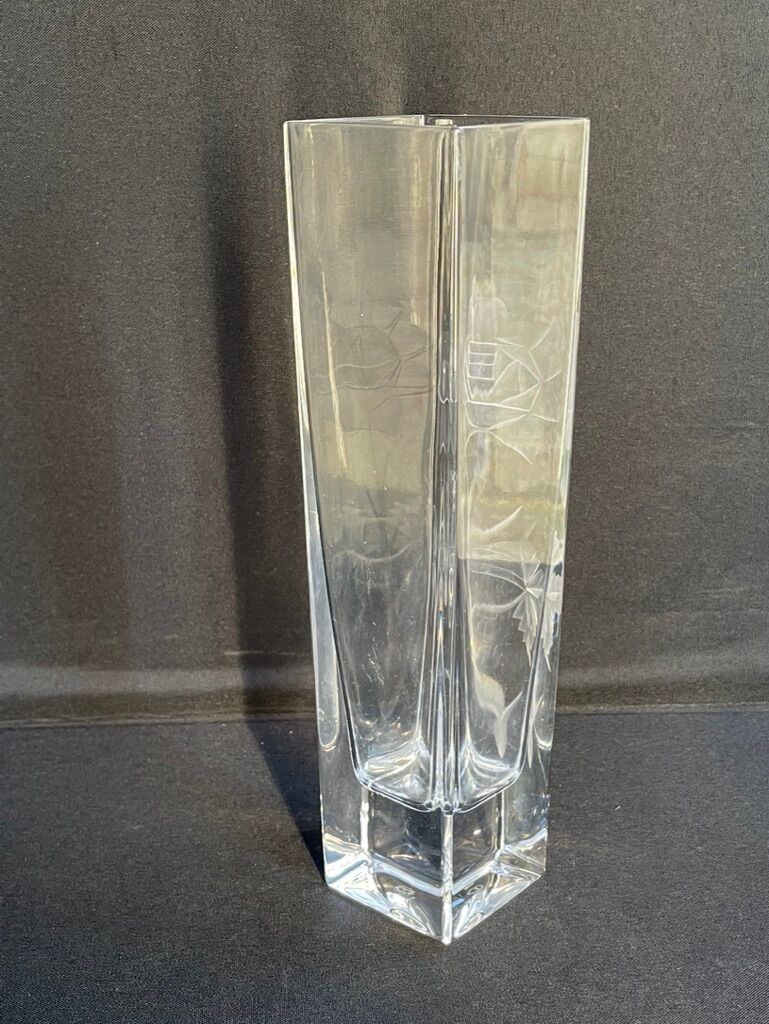 Cristallerie de Vannes le Châtel - Vannes Cristal France - Square vase - Cut crystal