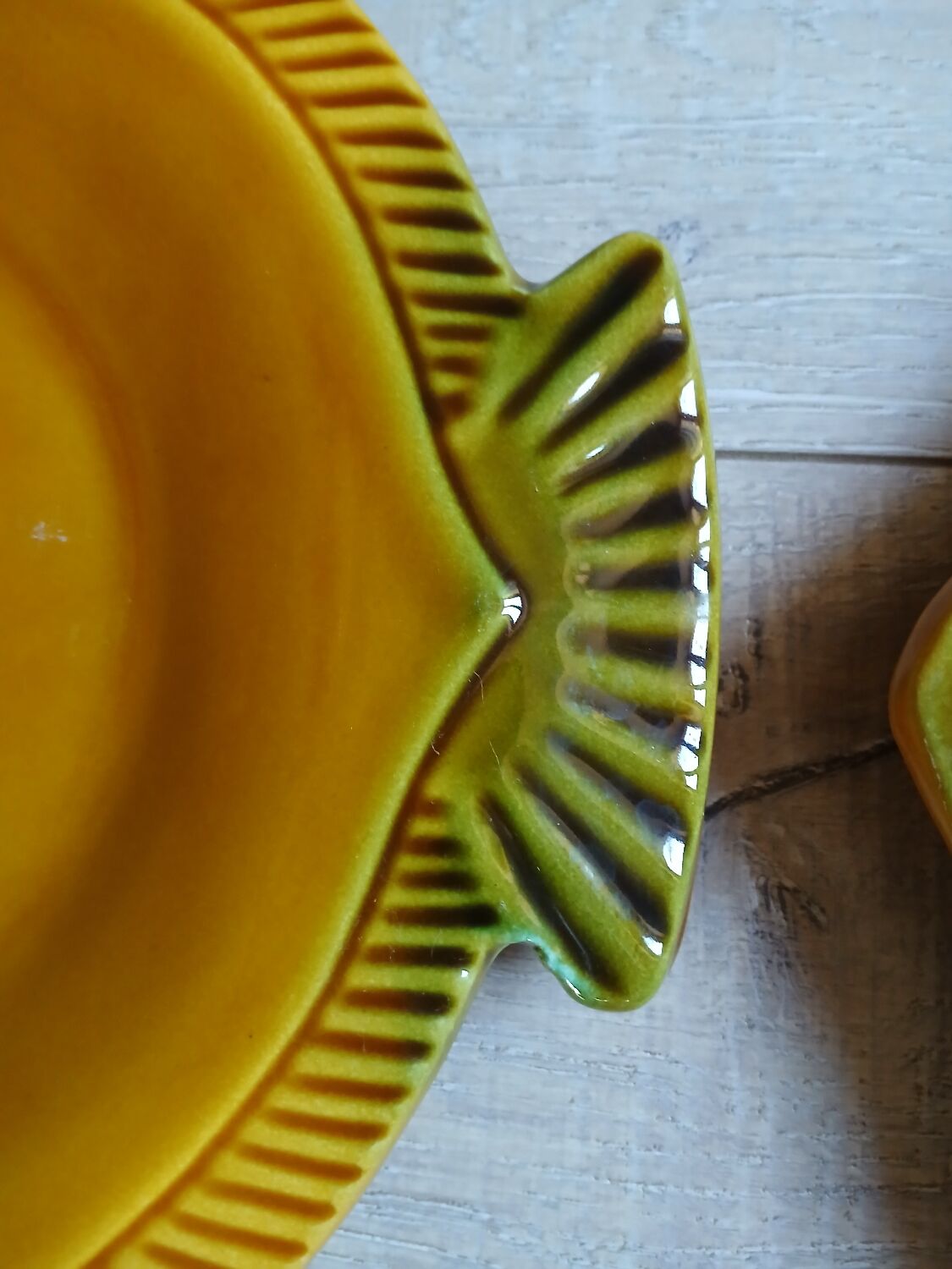 8 antique plates in majolica fish shape