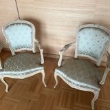 4 cabriolet chairs in Louis XV style – patinated painted wood – floral fabric