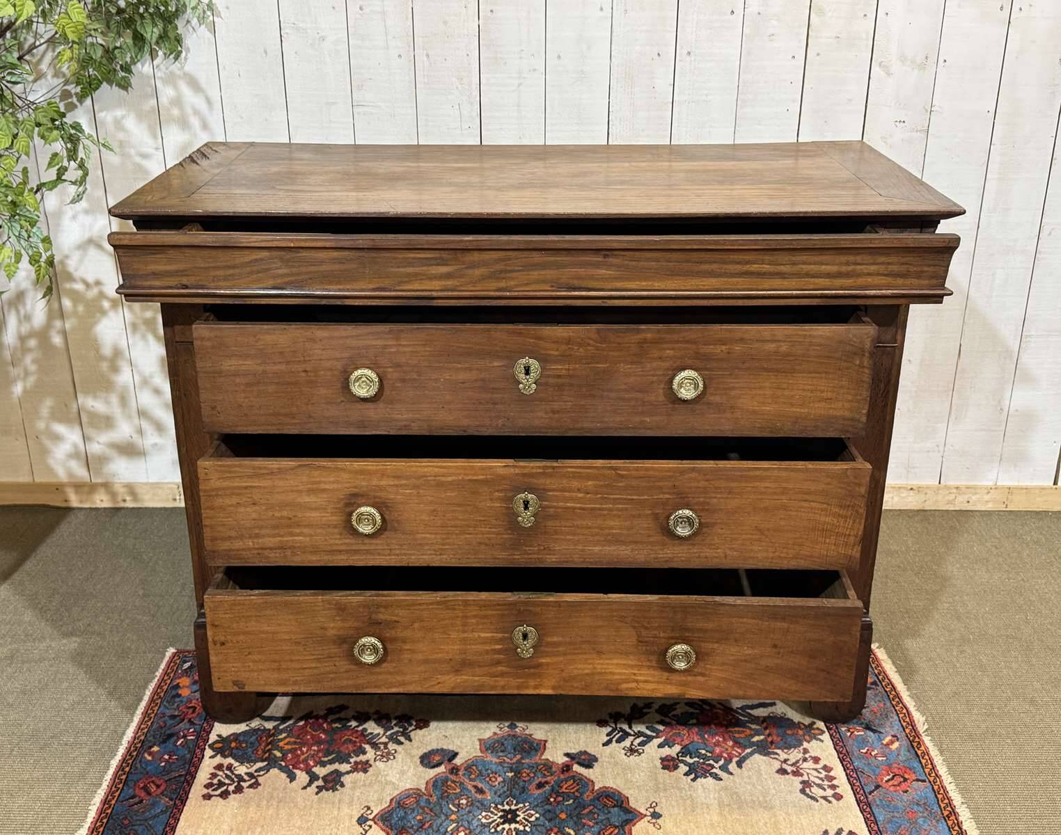 Commode Restauration 19ème en châtaigner