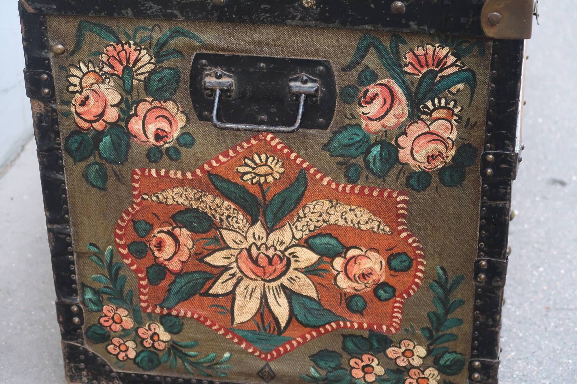 Large French wedding chest from the early 20th century.